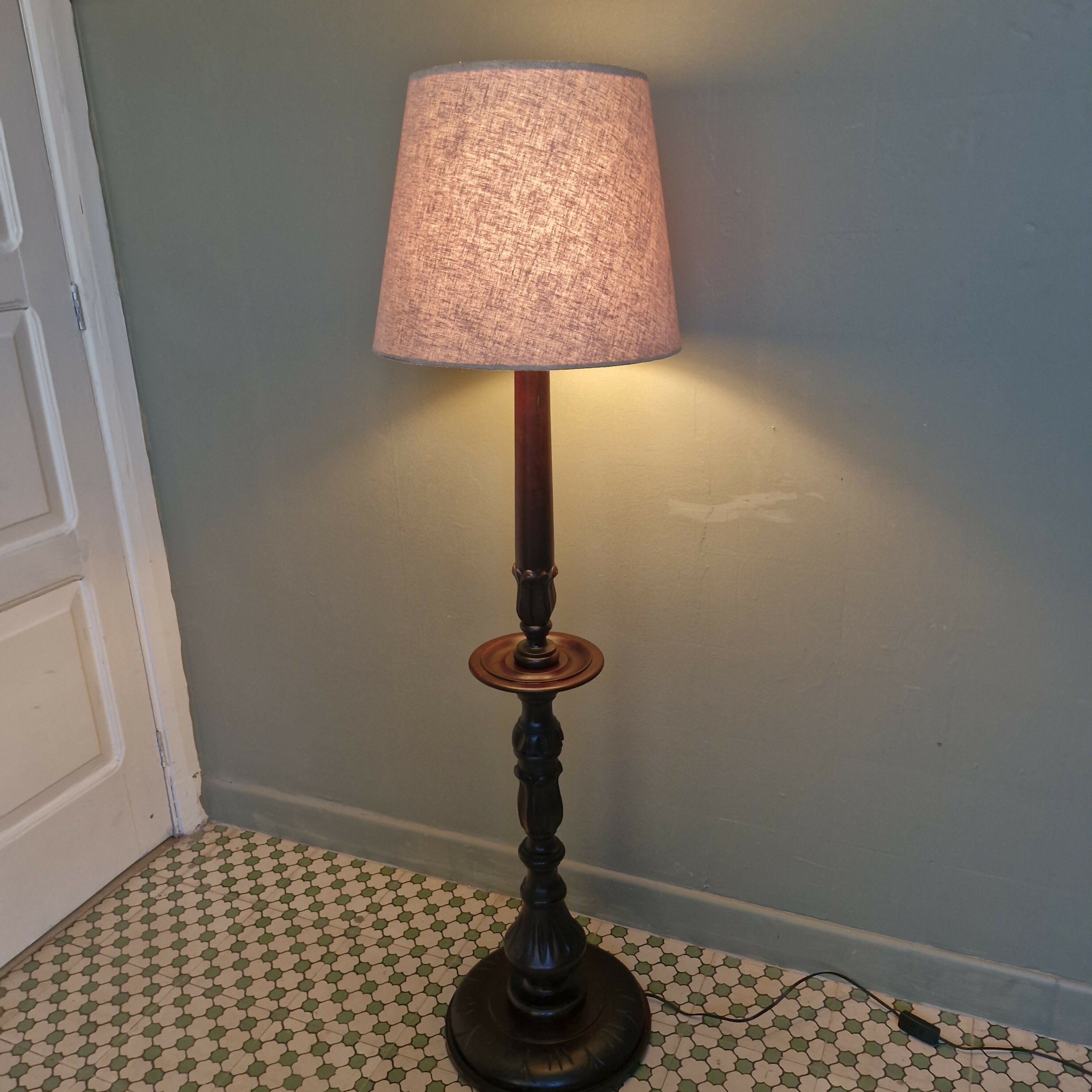 Abajur de Piso em Imbuia