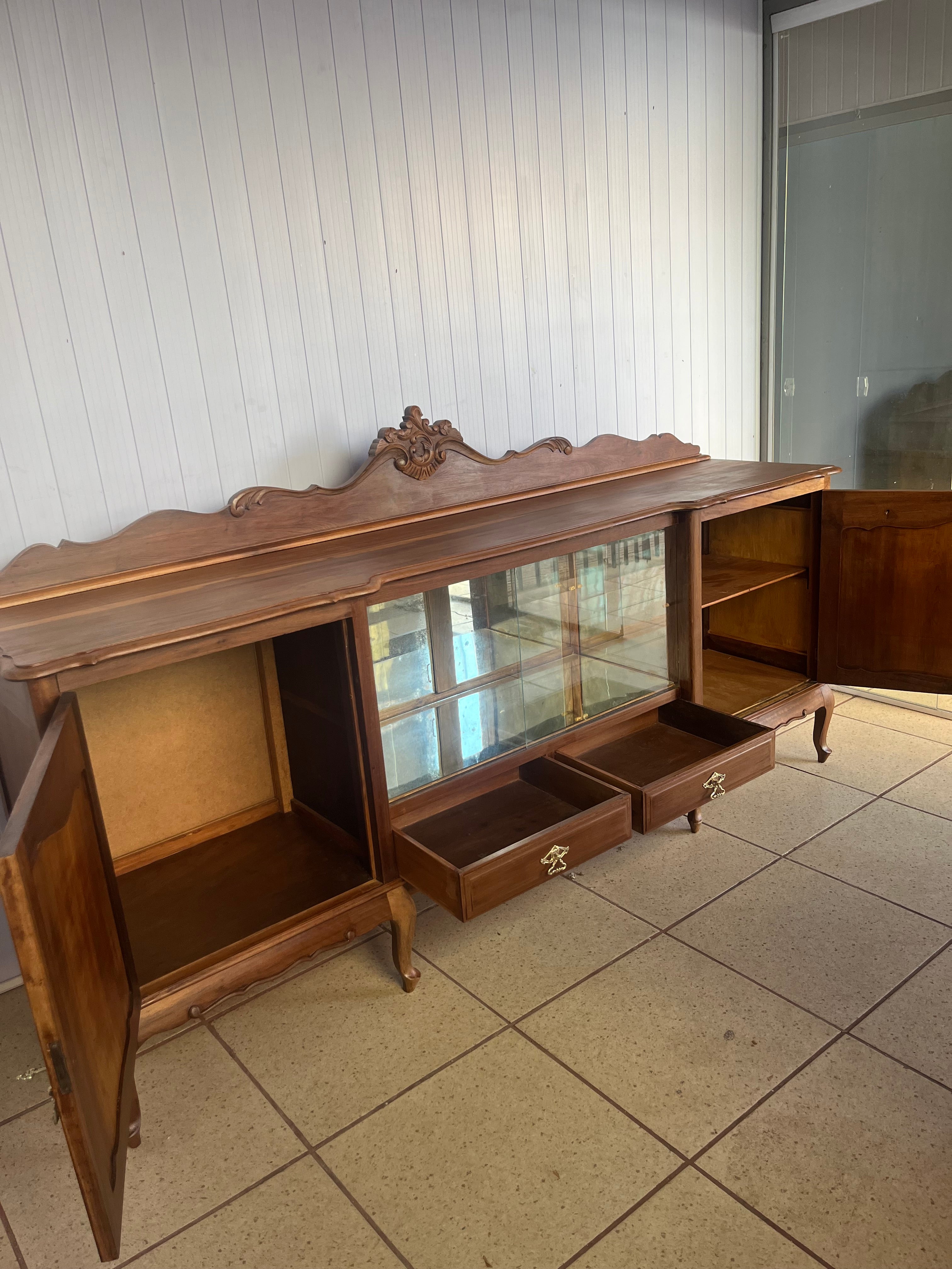 BELÍSSIMO BUFFET EM MADEIRA IMBUIA RESTAURADO