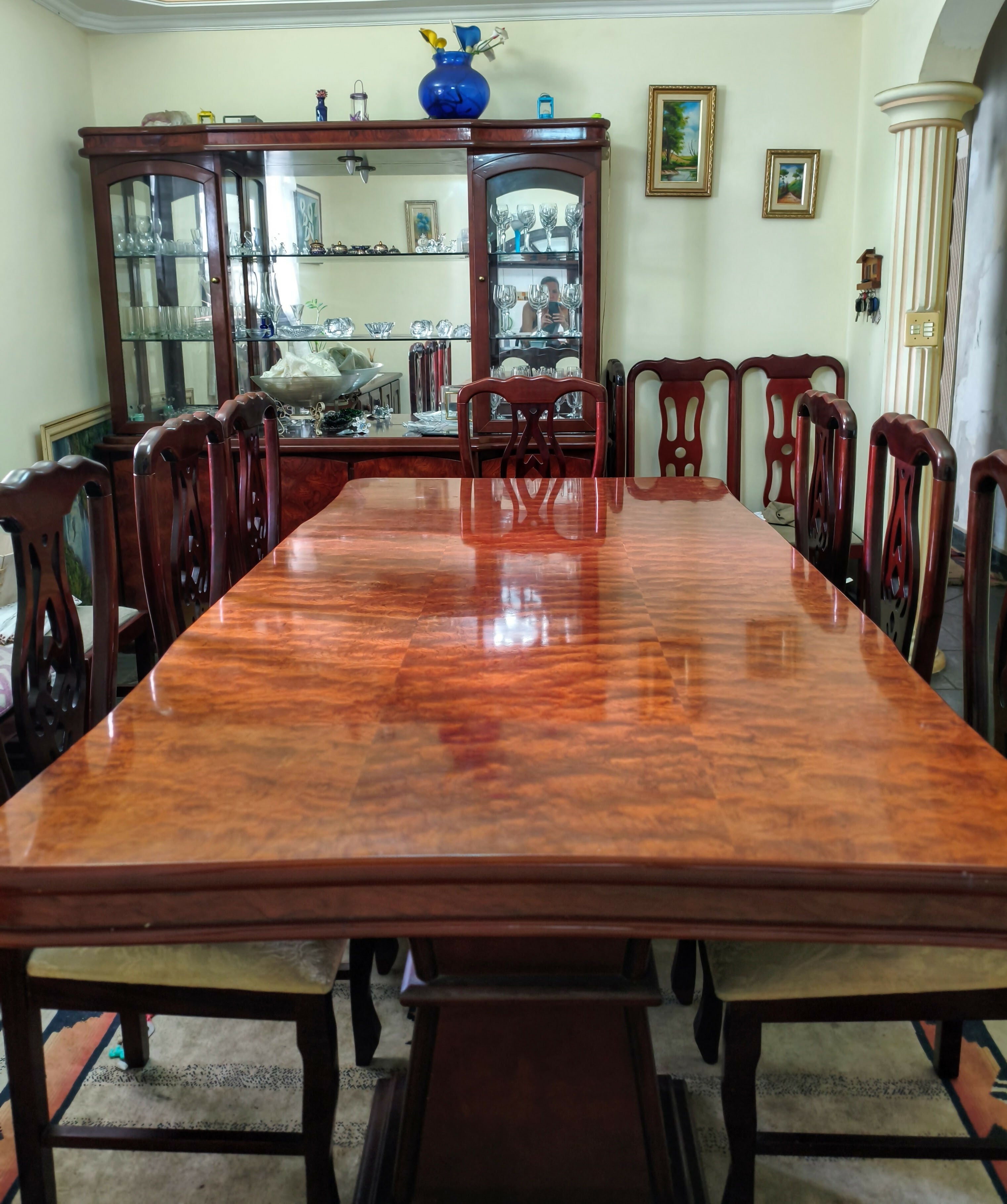 Mesa de jantar em madeira maciça (8 lugares)