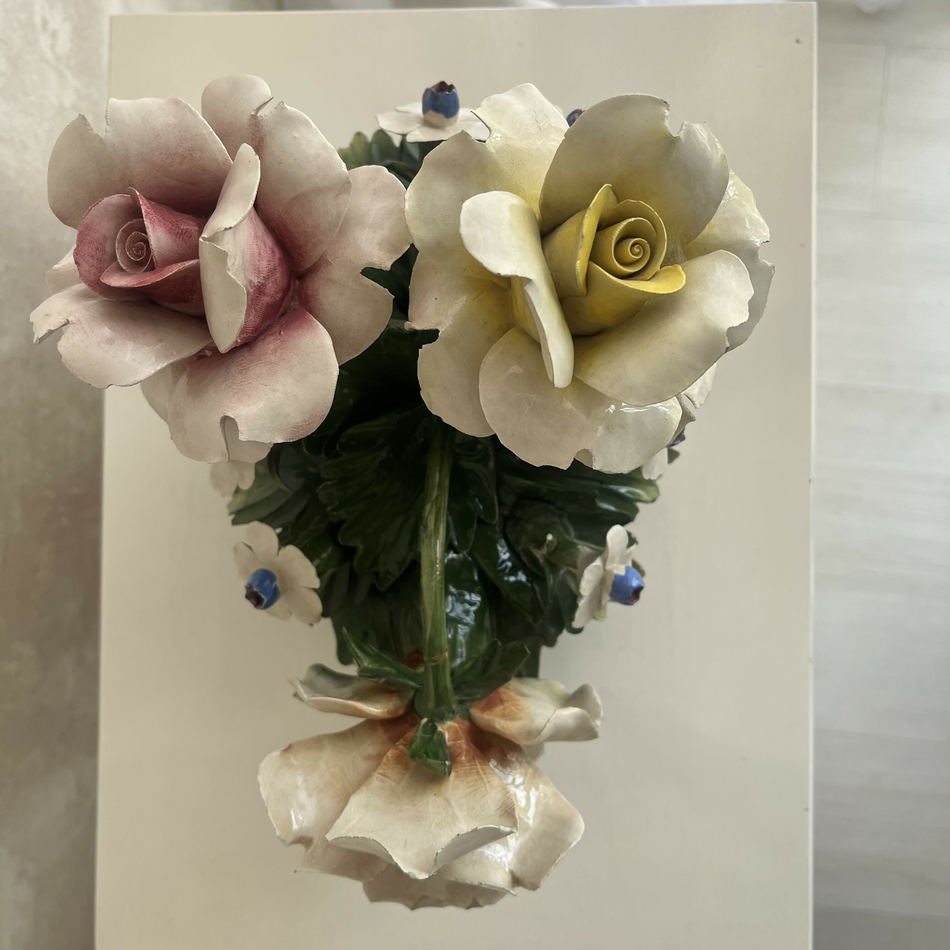 Enfeite floral Capodimonte