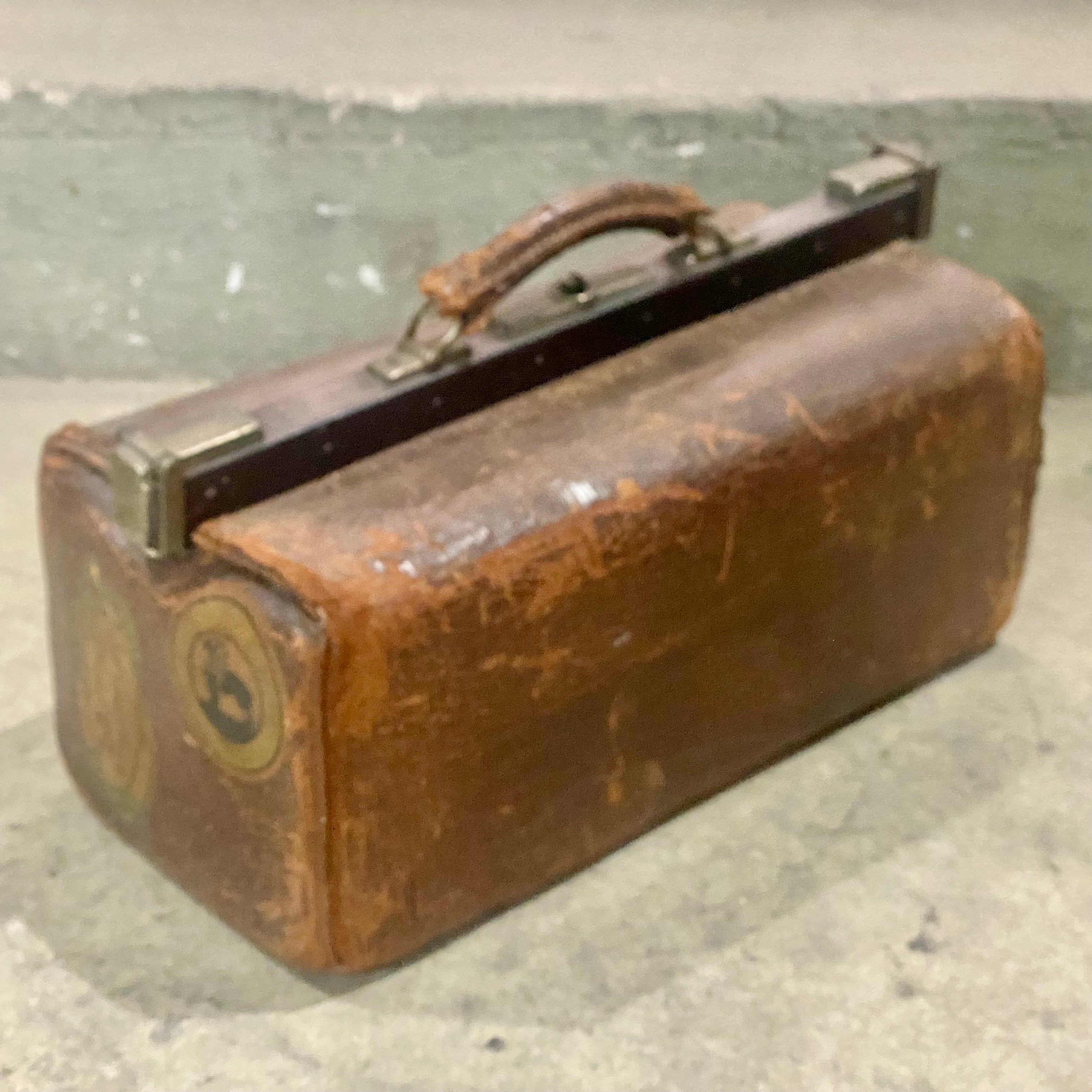Maleta antiga de médico em couro natural marrom 