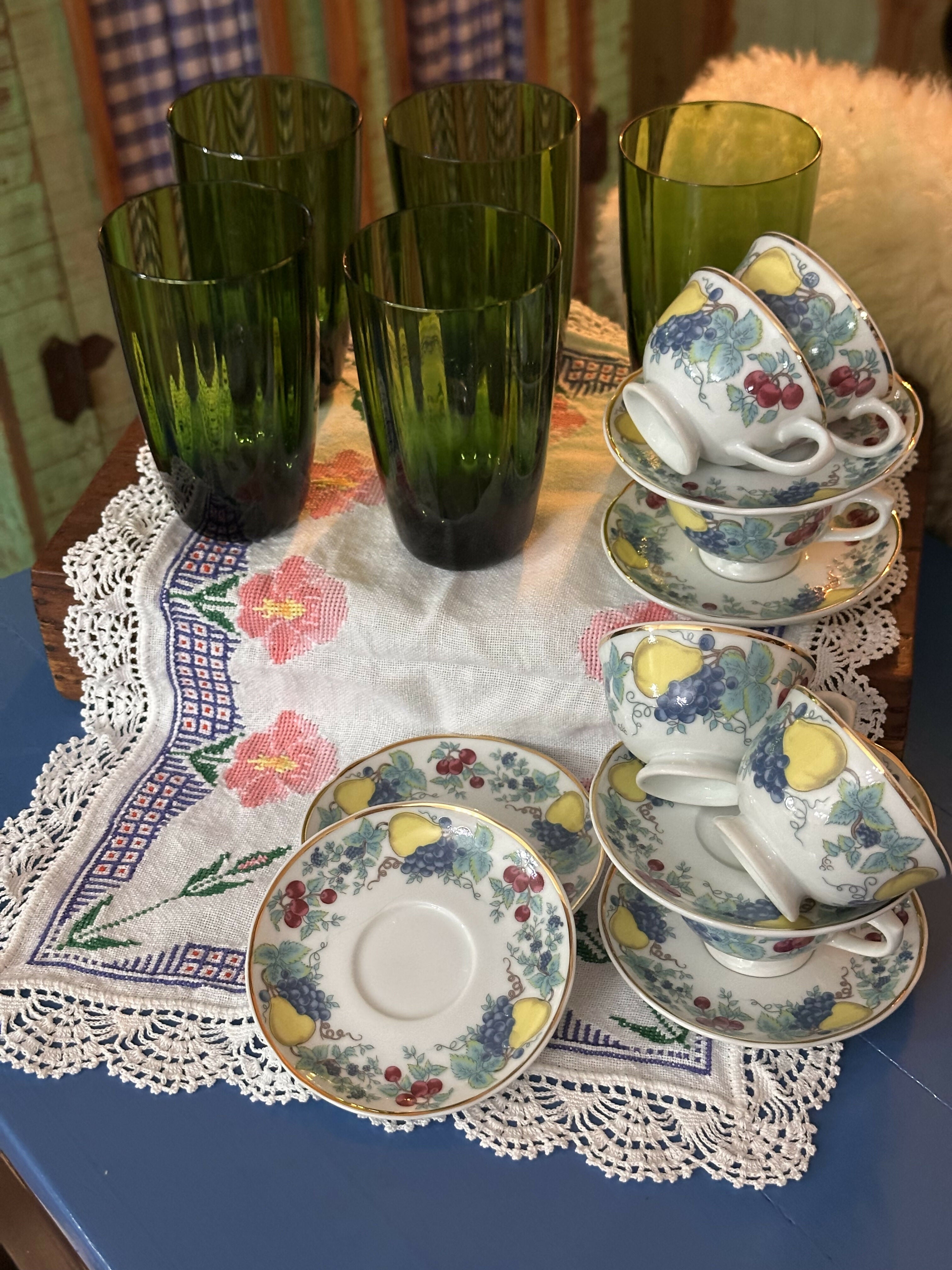 Maravilhoso jogo de xícaras de café vintage Schmidt de frutinhas com bordas em ouro - 12 peças