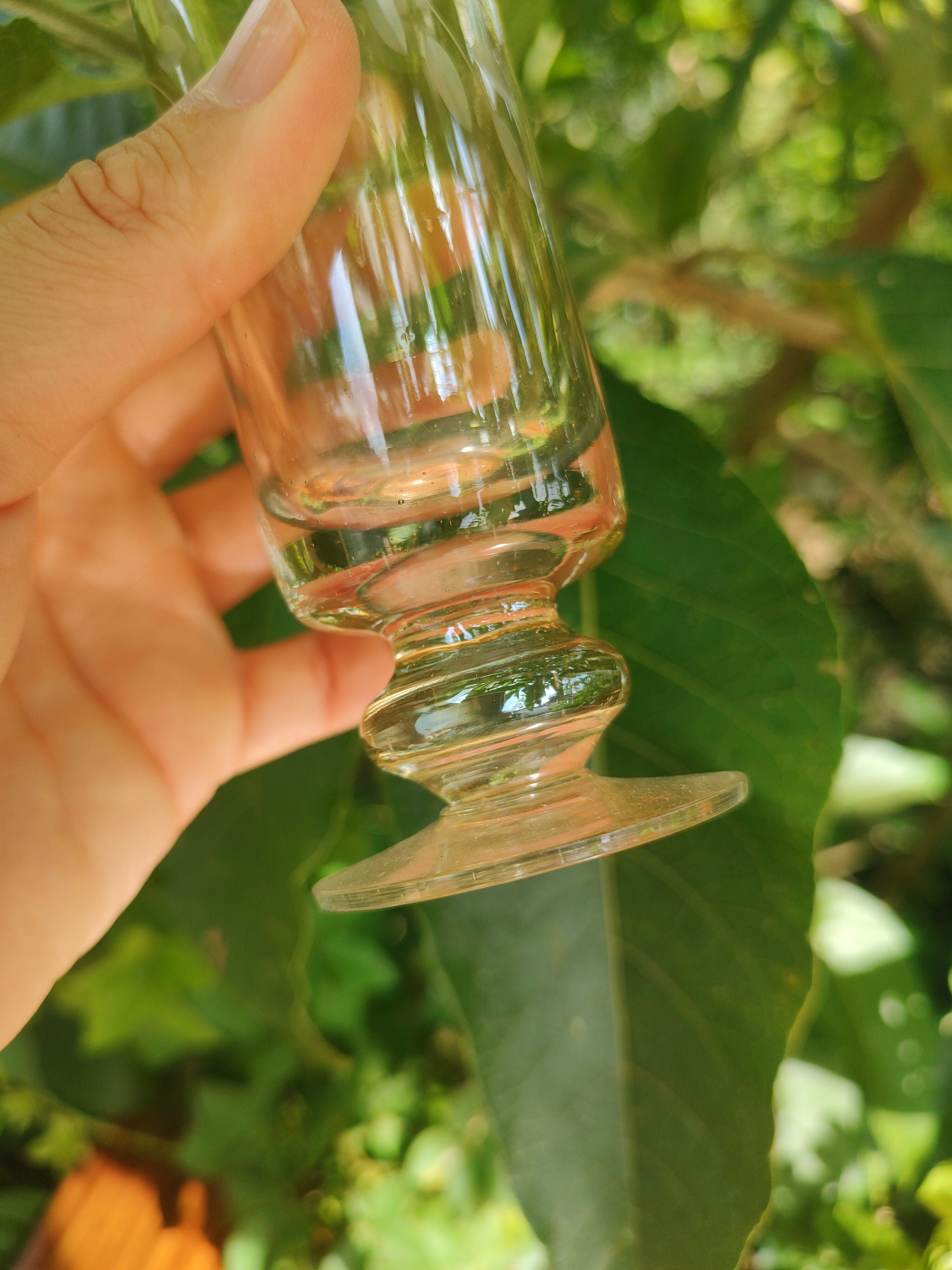 Conjunto de 5 Antigas Taças de Champagne Lapidadas em vidro levemente âmbar