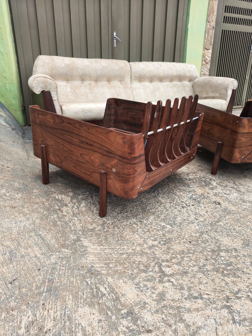Raro Par de Poltronas Móveis Bertomeu em Jacarandá (estilo Costela) 
