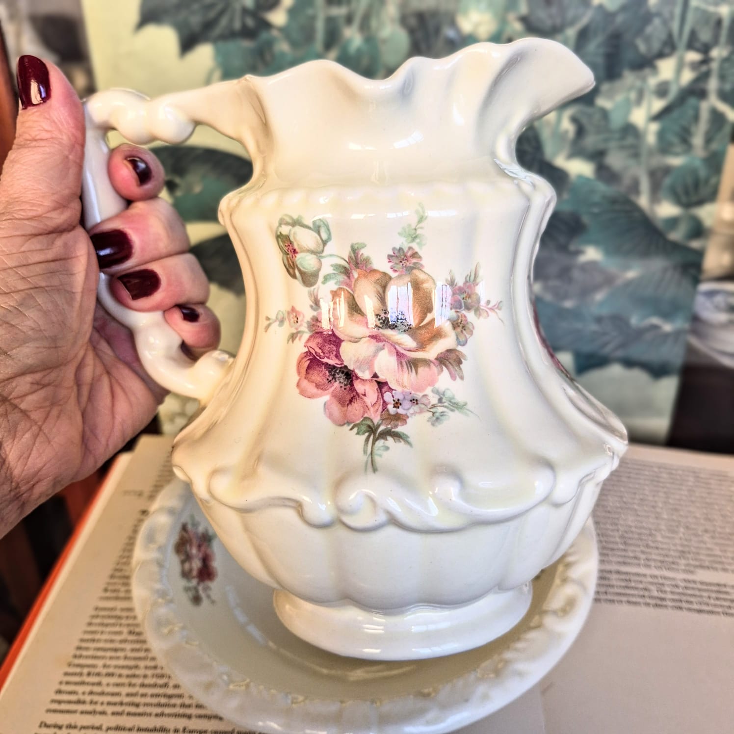 Gomil incrível em estado de vitrine,  feito de chantilly, mas pode ser também que seja feito de cerâmica vintage estadounidense - Athena Pottery.