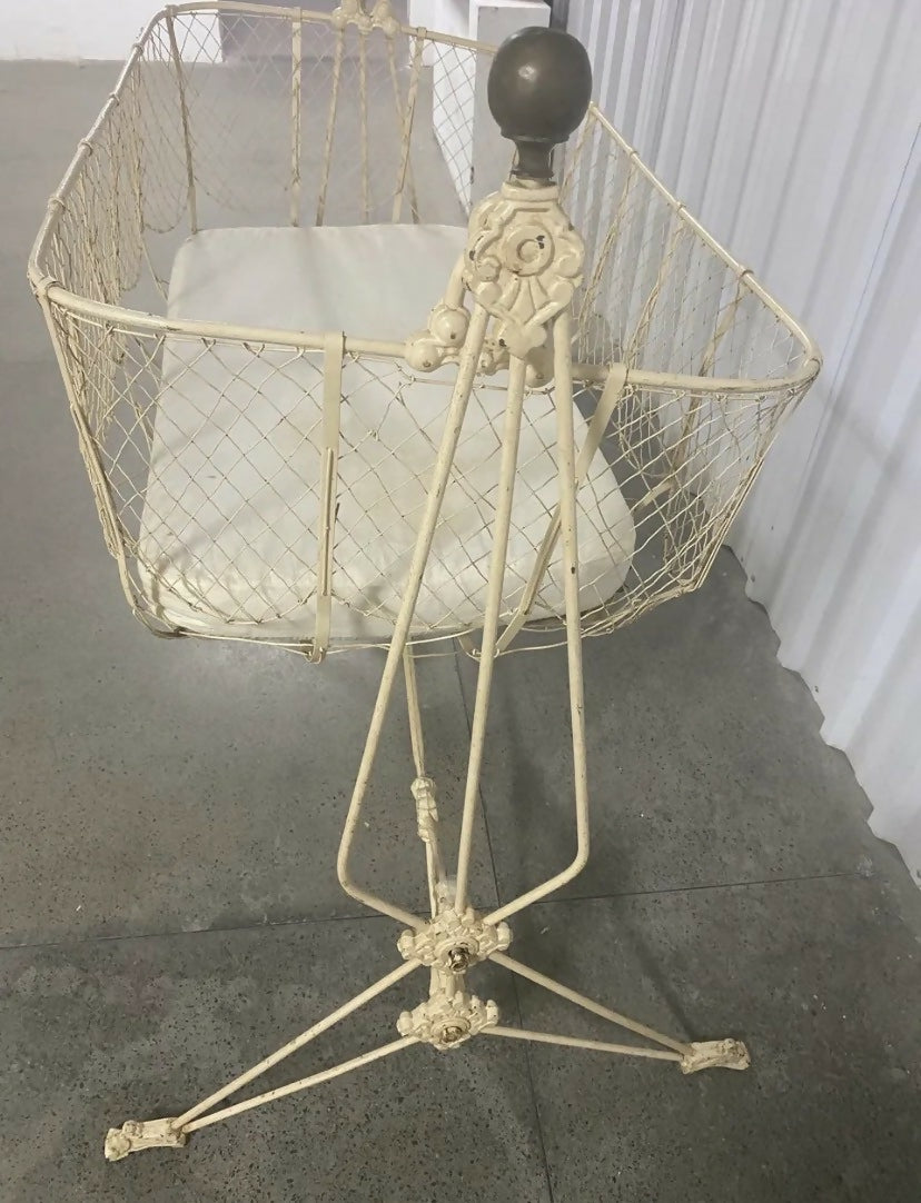 Lindo Berço de Balançar Antigo!