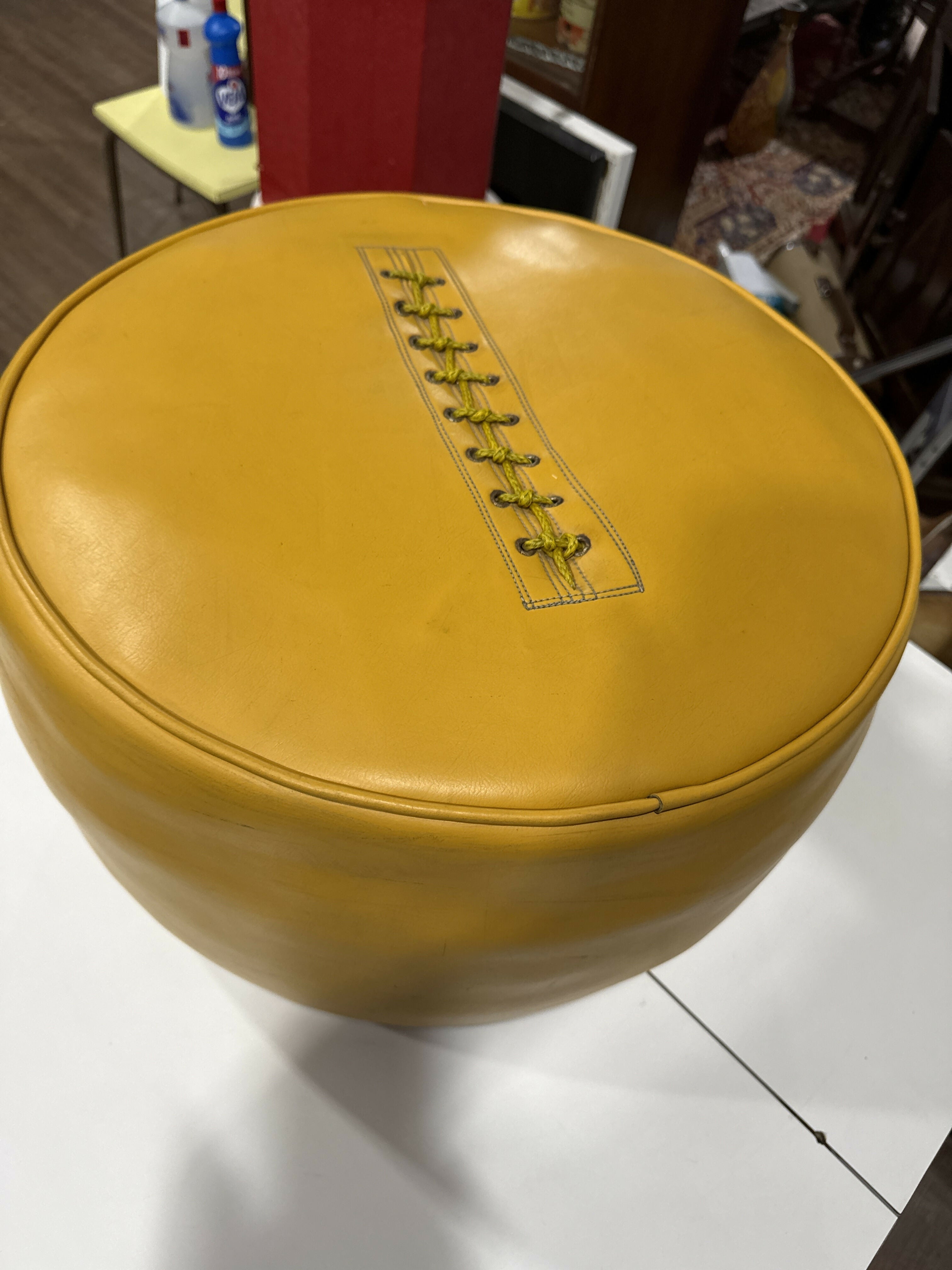 ✨ Puff Vintage Original Anos 60/70 – Amarelo, Design Retrô Charmoso ✨