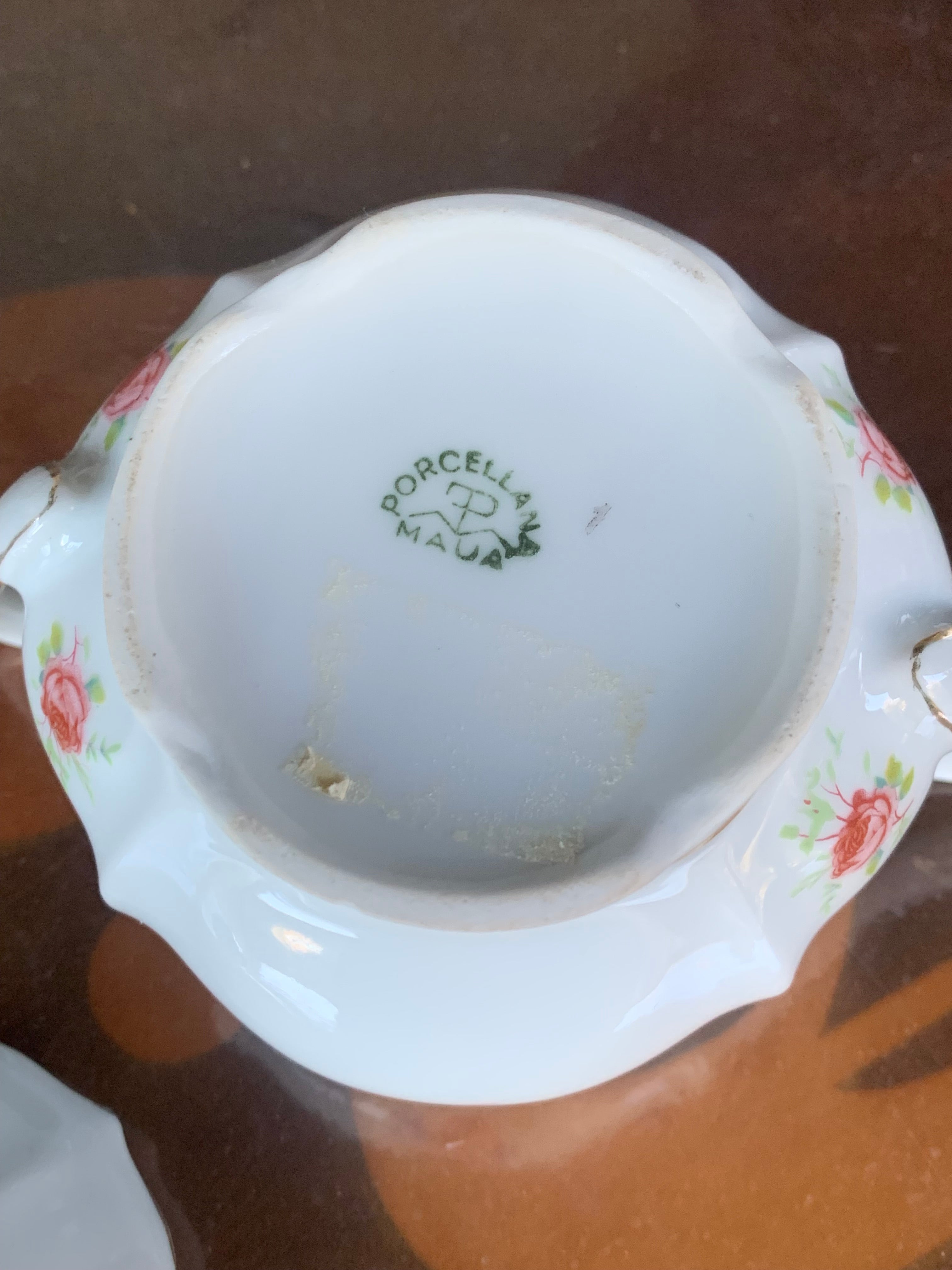 Delicadíssimo açucareiro em porcelana Mauá em azul claro com motivos florais 
