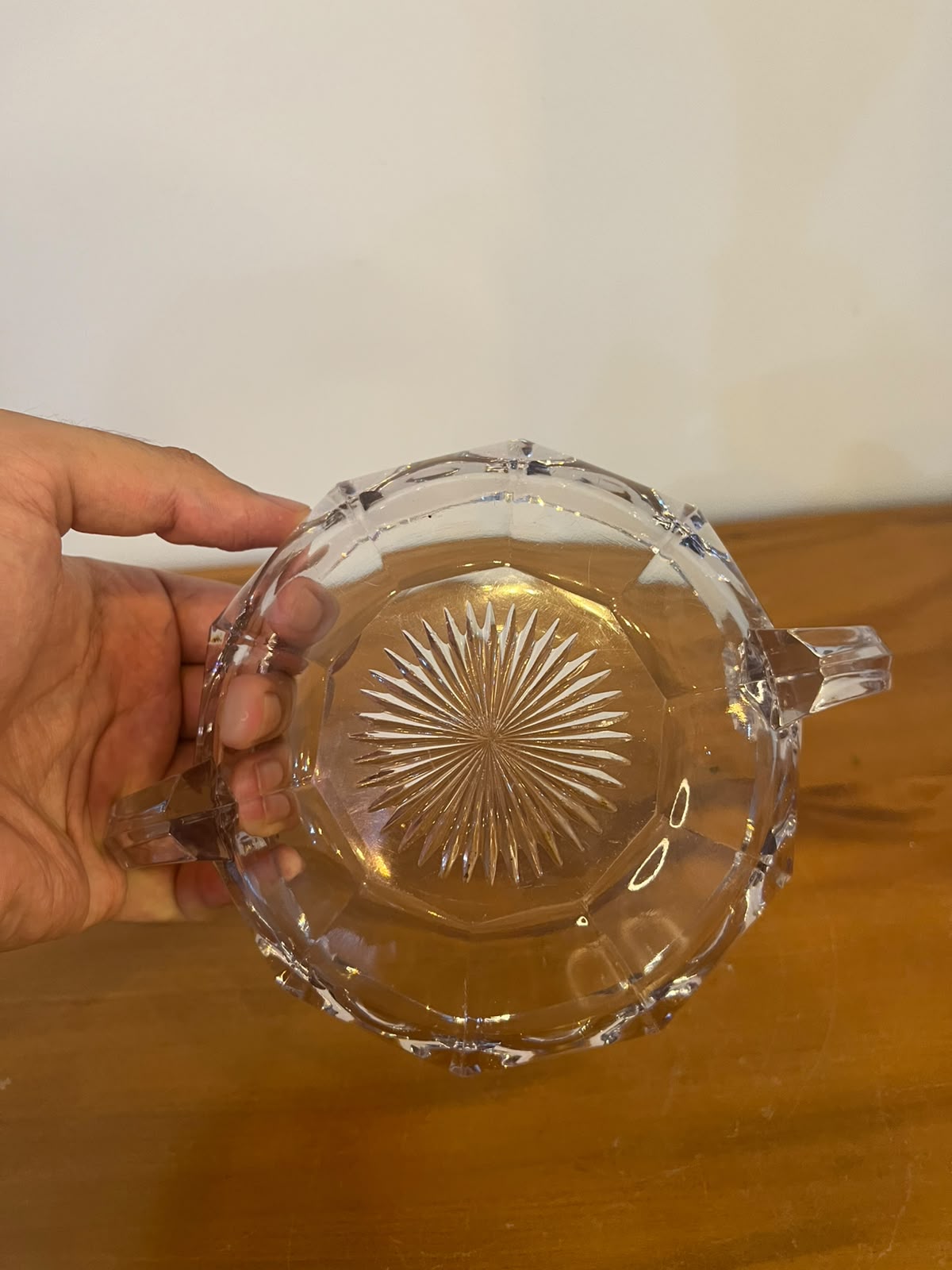 Bomboniere em vidro transparente com alças e fundo estrelado