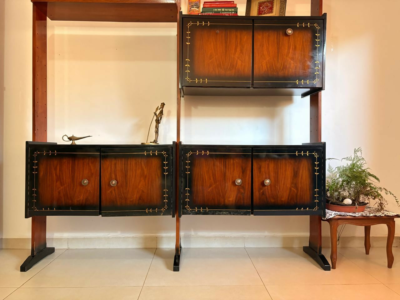 Estante anos 60 em Jacarandá.