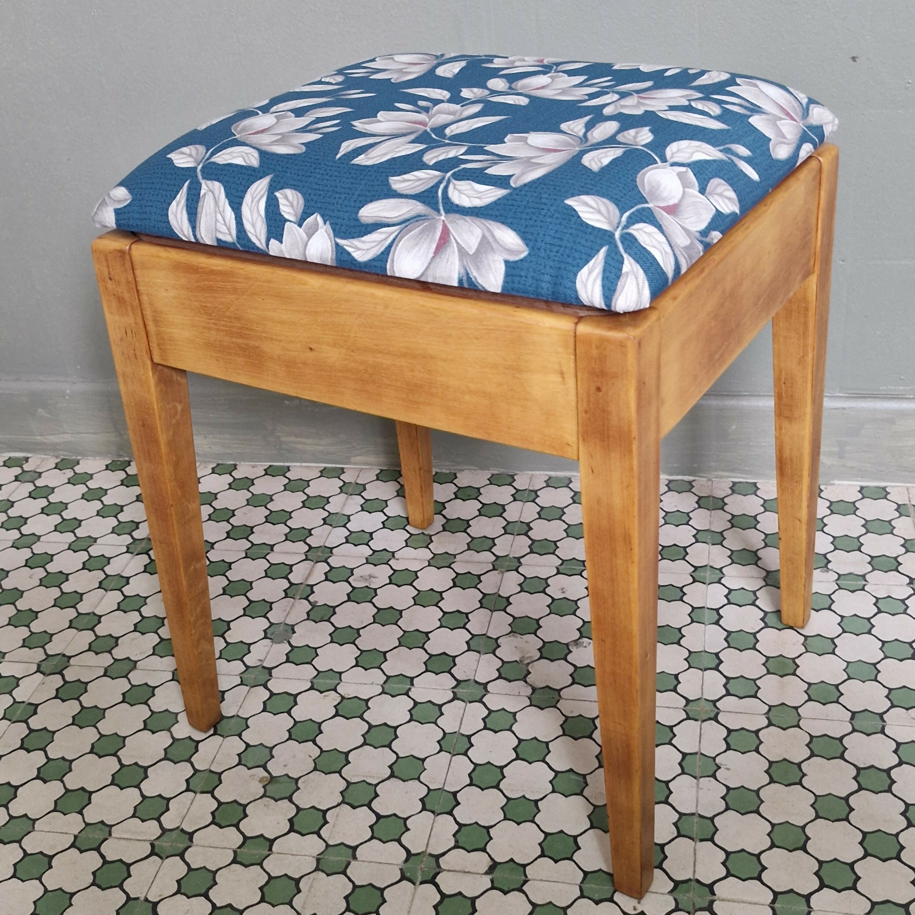 Banqueta de Costureira.