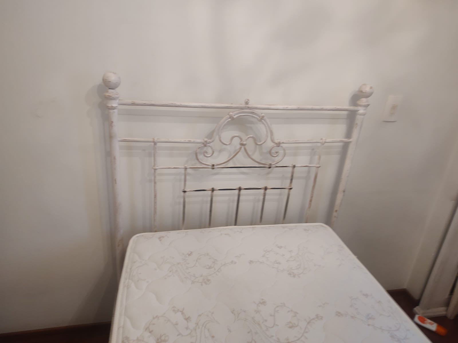 Cama de Ferro Solteiro King Provençal Branca