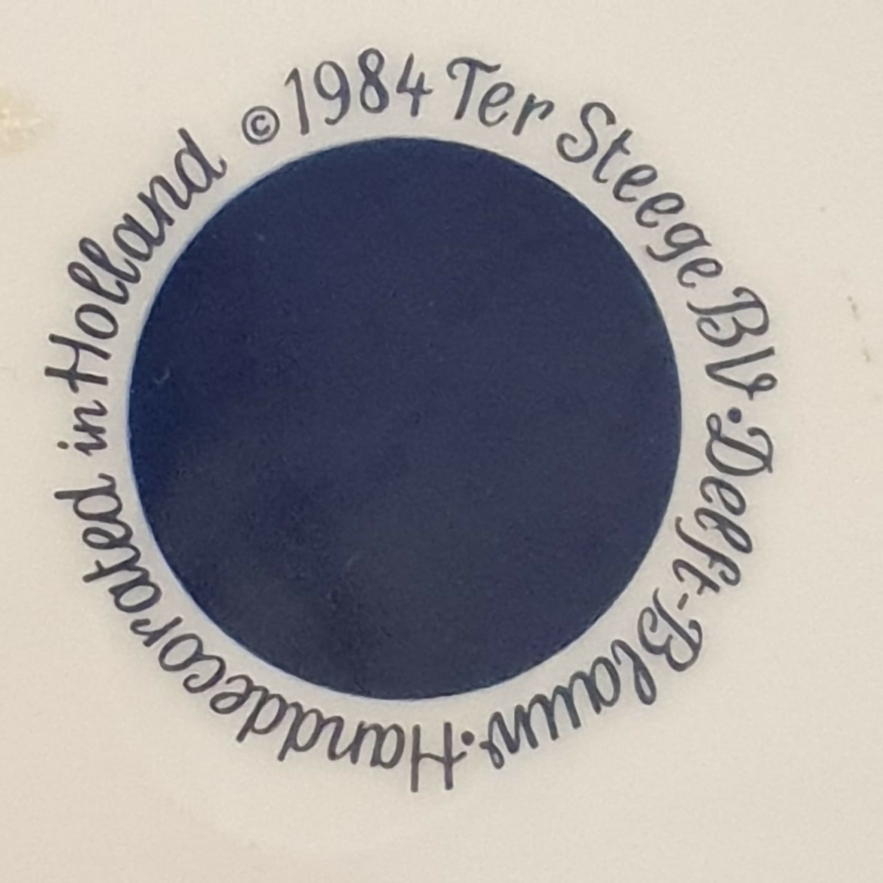 Lindo e antigo prato decorativo em porcelana holandesa Delft (coleção de 1984). Intacto!