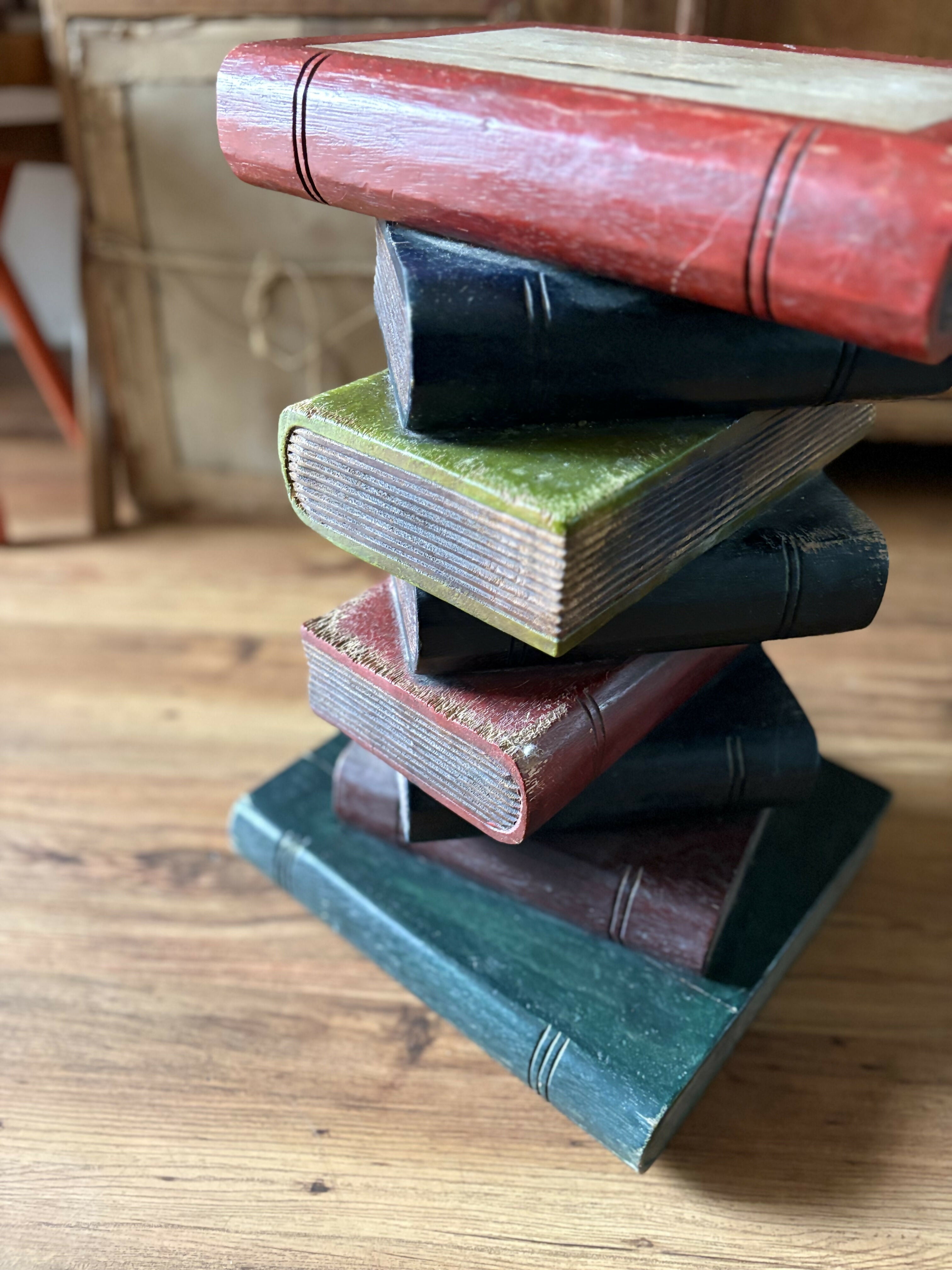 Mesinha pilha de livros