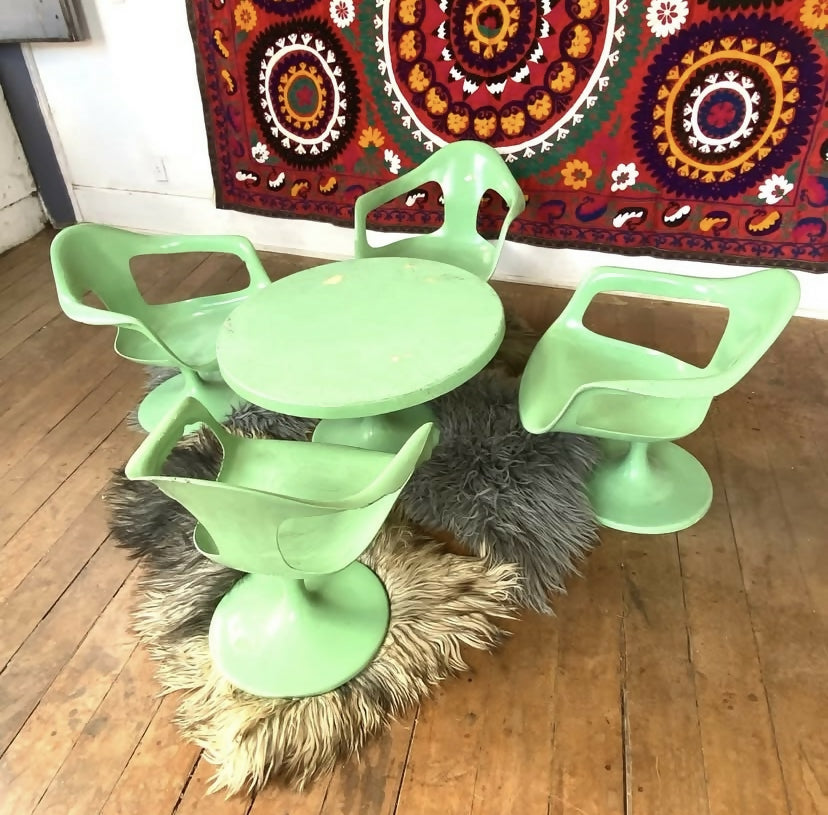 Conjunto Tulipa em fibra para jardim (4 cadeiras + mesa)