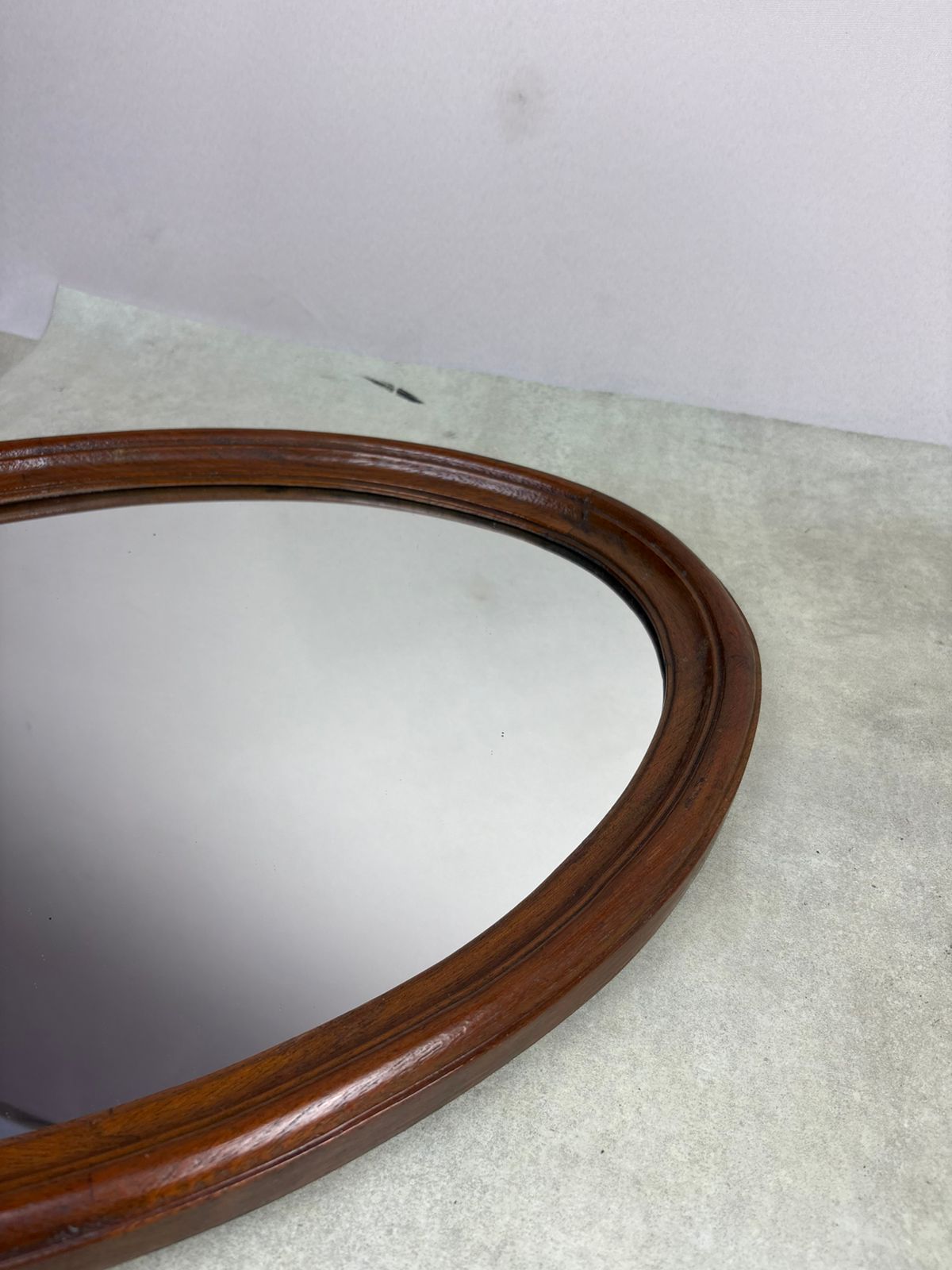 Espelho oval em Cerejeira 60’s
