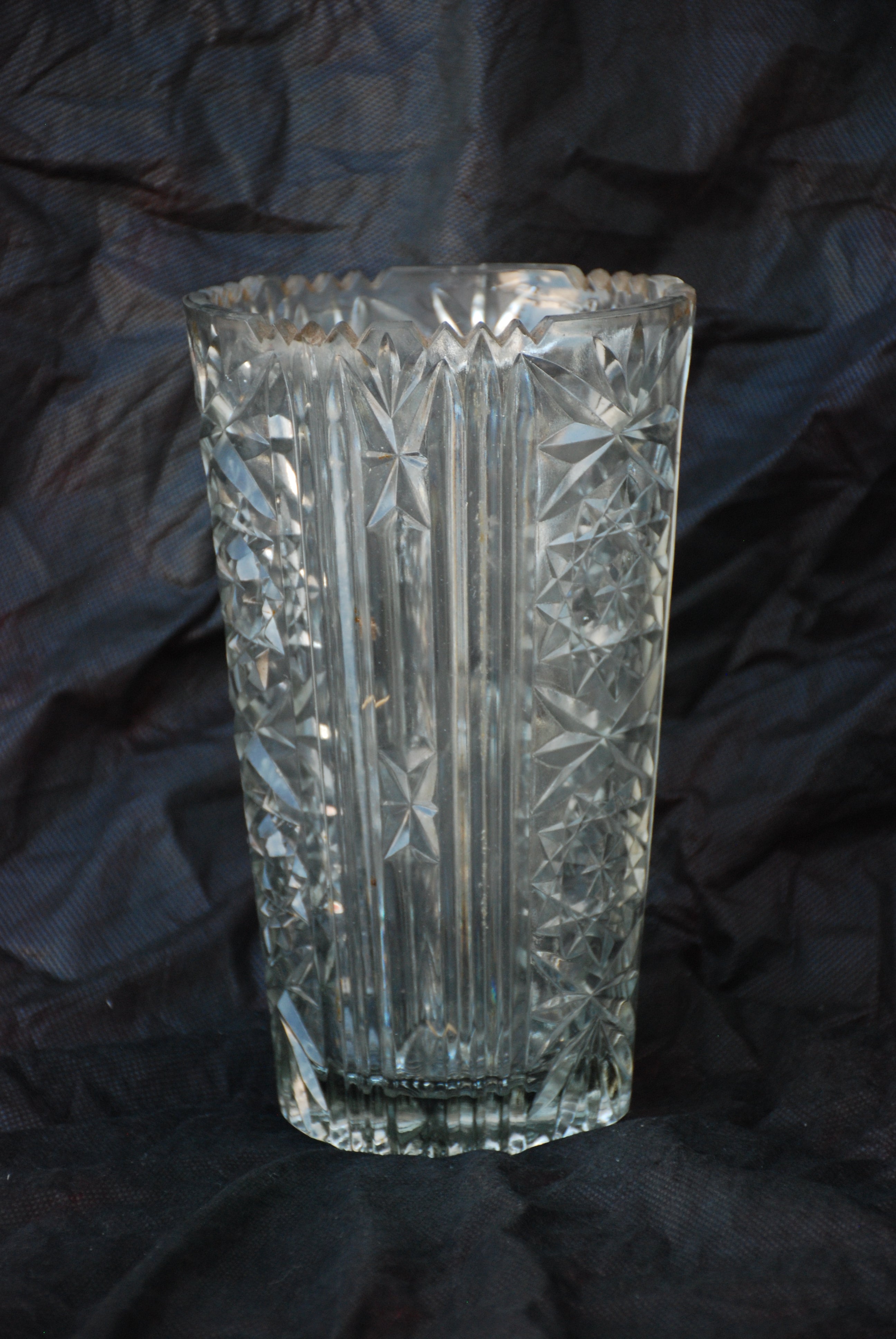 vaso cristal bohemia anos 60 - 23 x 12 , desenhos geometricos e sulcos estrelas