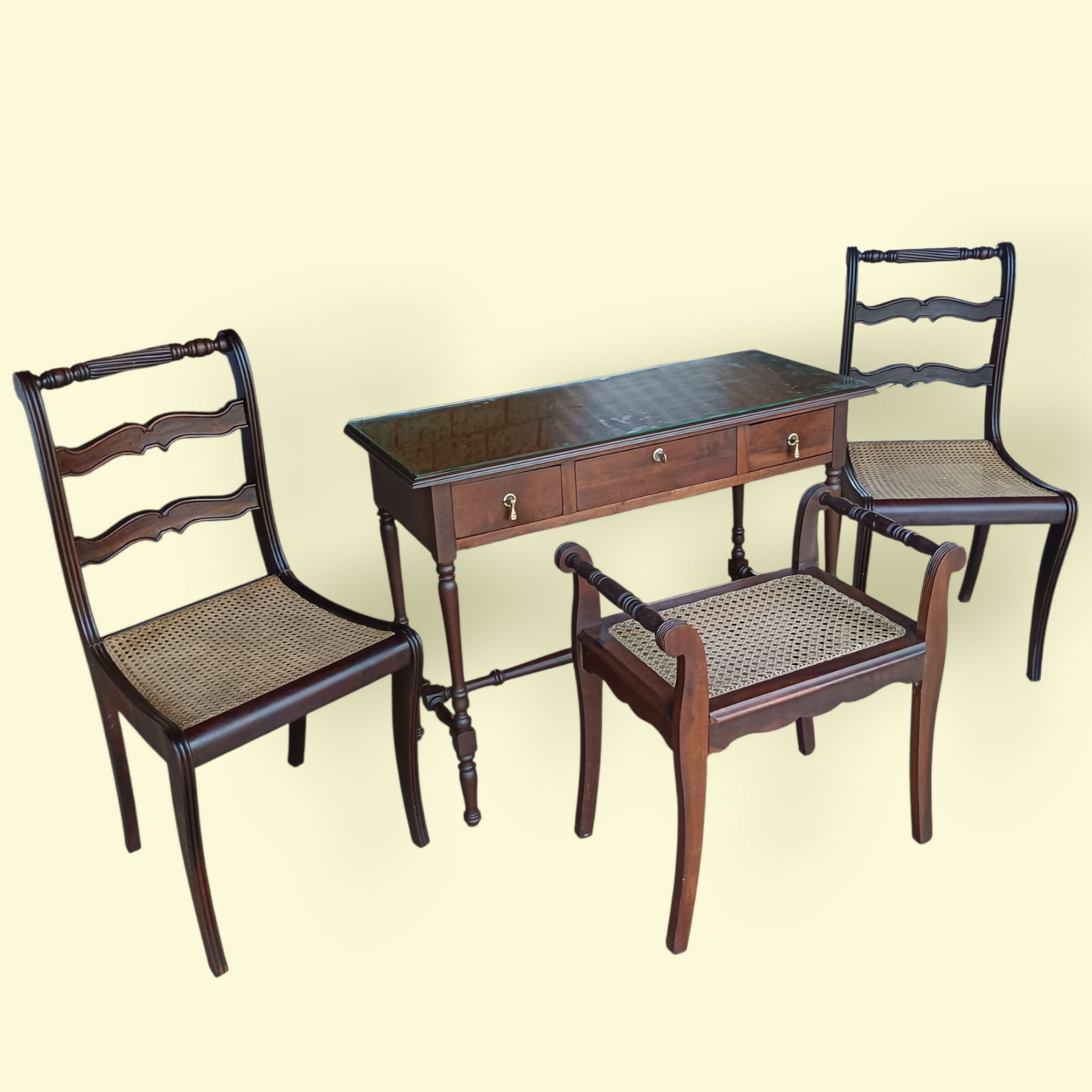 Conjunto Aparador Colonial + 2 cadeiras + 1 banco em palhinha