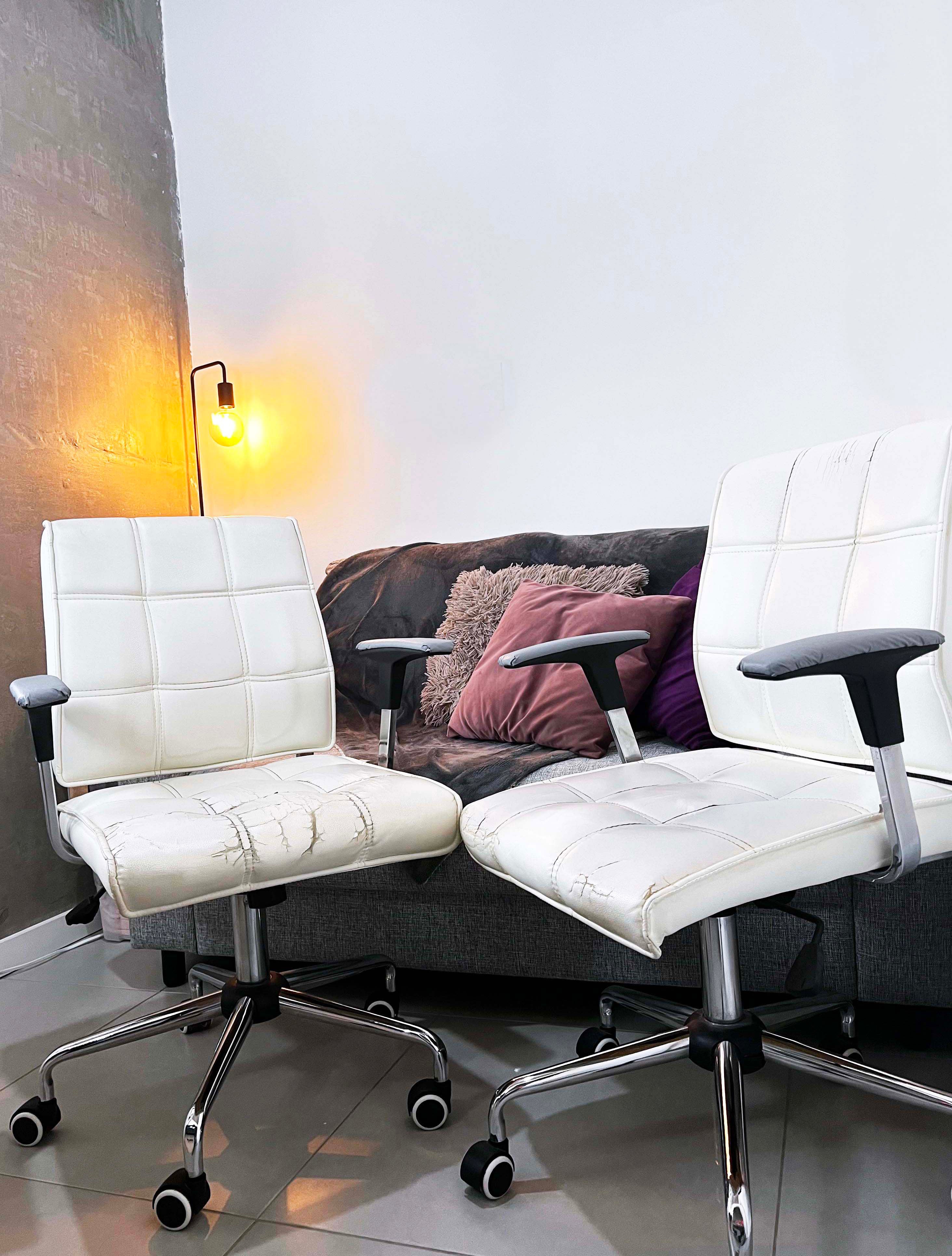 2 poltronas cadeiras escritório home office giratórias rodinhas