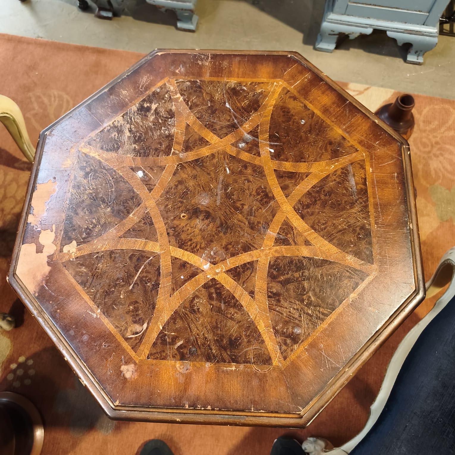 Mesa Lateral Octogonal em Madeira com tampo em Marchetaria em forma de estrela 