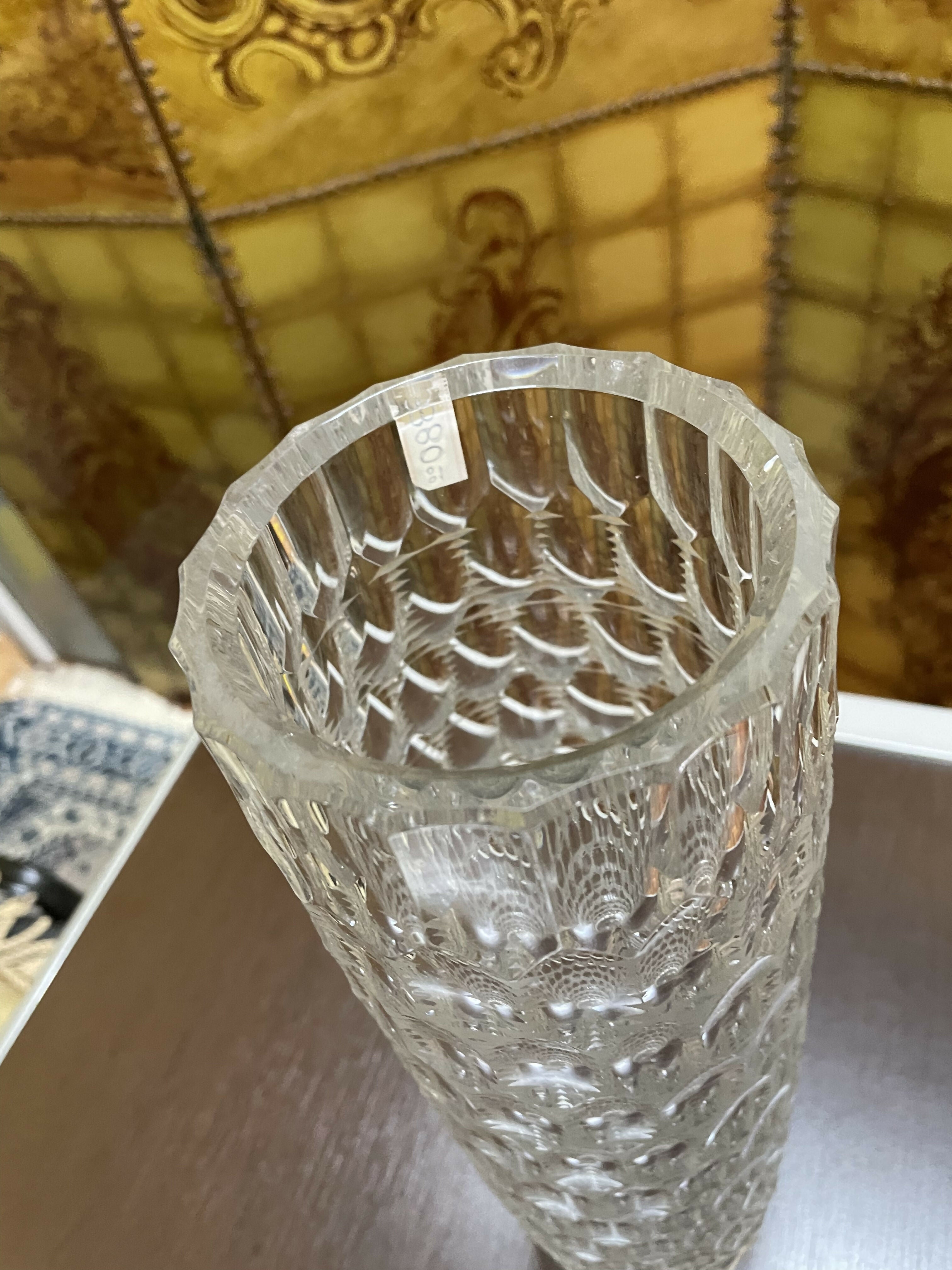 Vaso cilíndrico lapidado