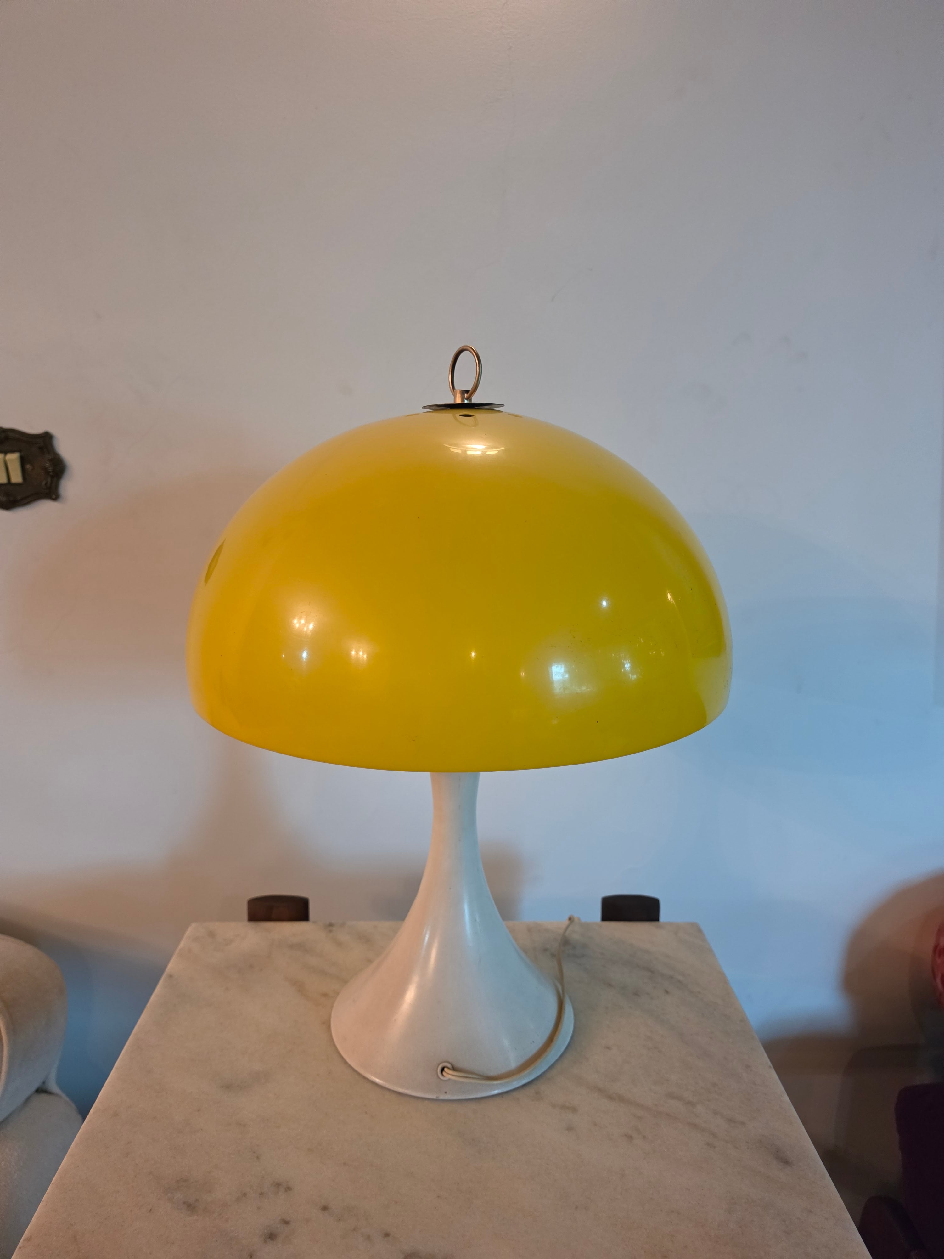  Abajur Cogumelo em Acrílico amarelo - Percival Lafer 