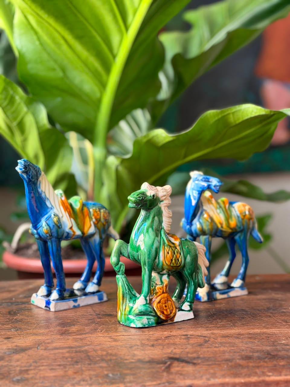Trio de Cavalos em Porcelana em azul e verde 