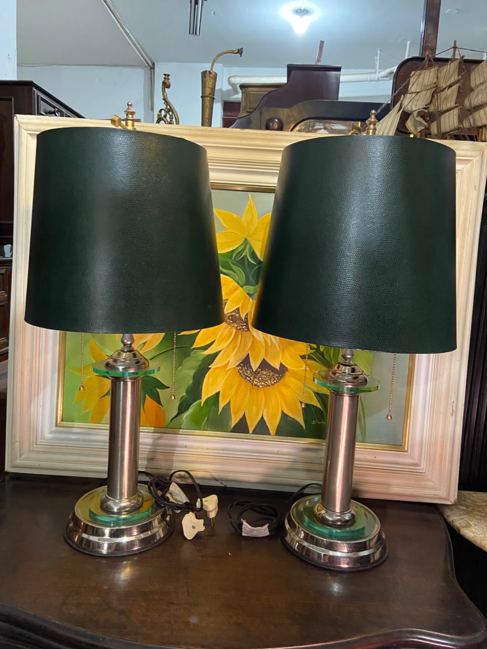 Par de Abajures Vintage com cúpula verde escura - Sistema Duplo de Correntes