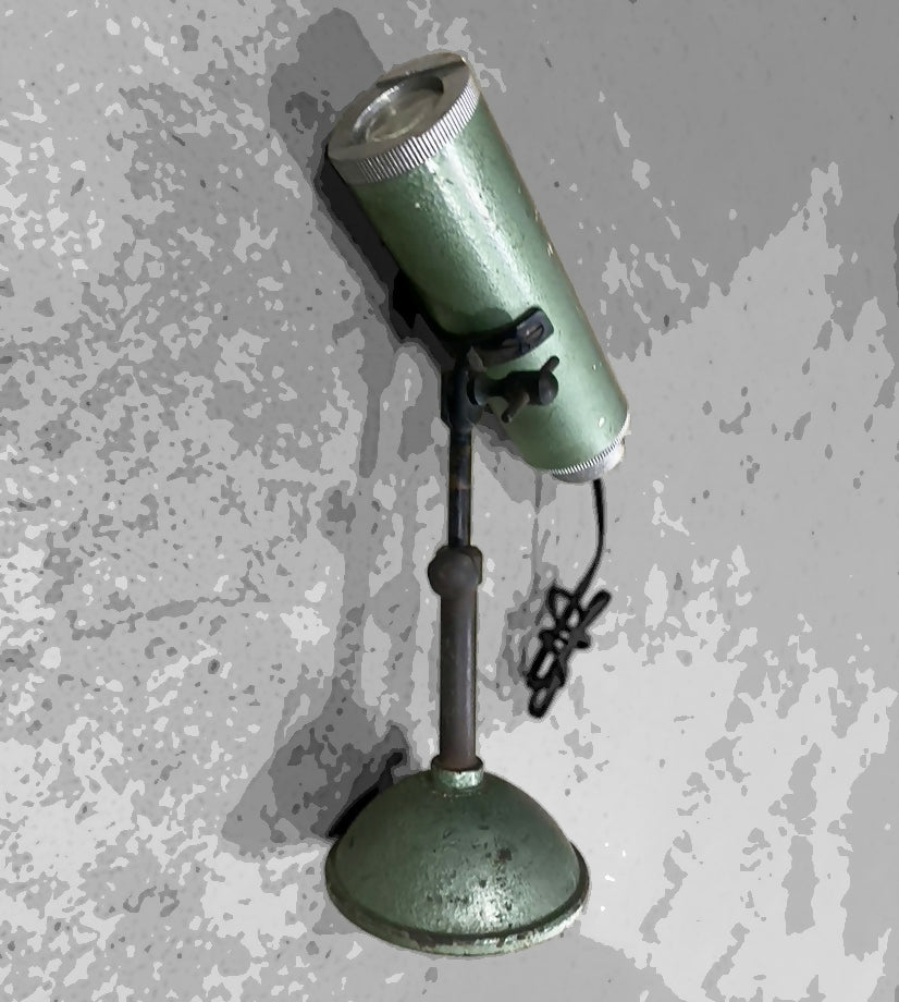 Luminária antiga de mesa esverdeada - Estilo industrial