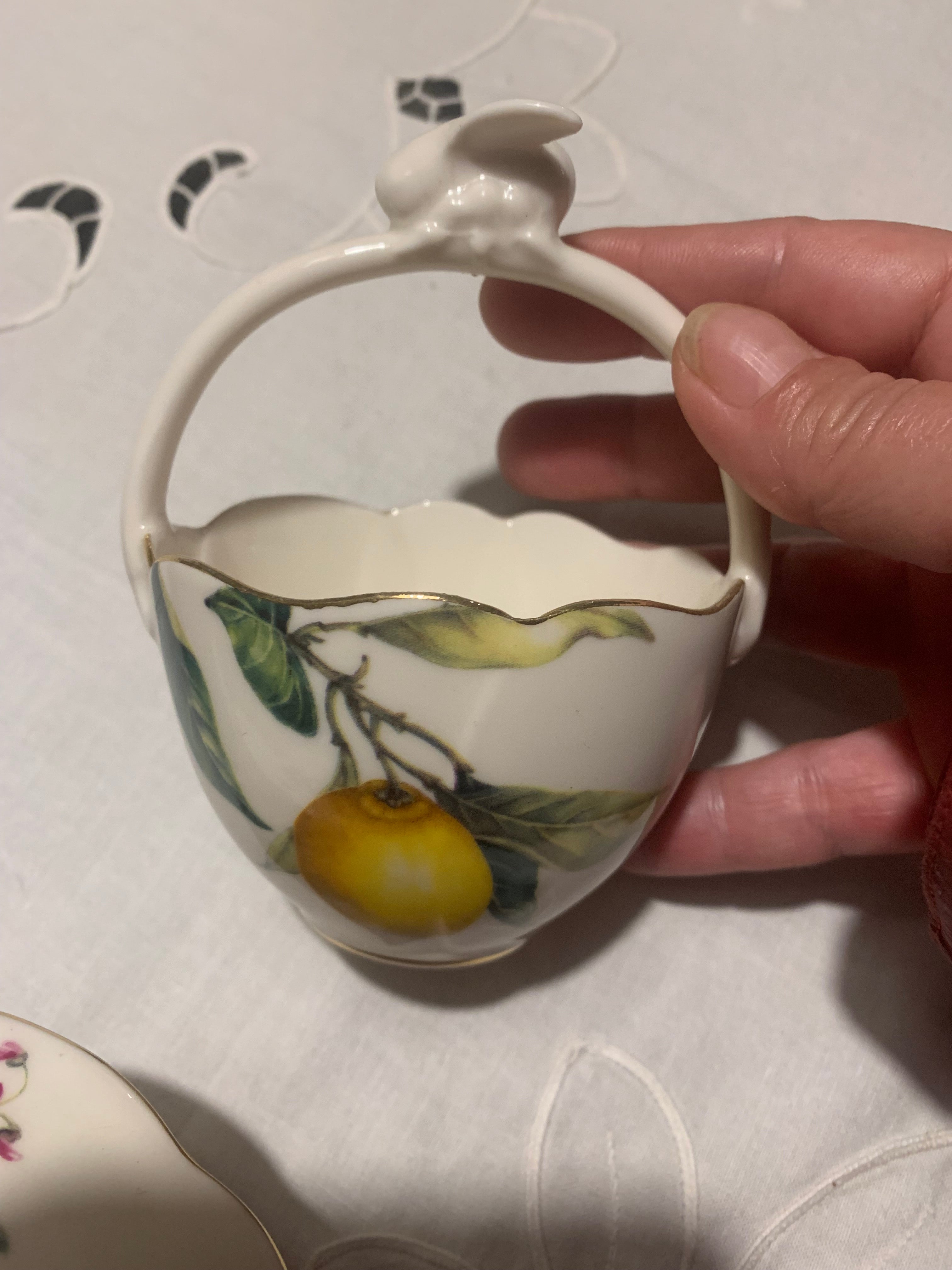 Jogo 3 peças em porcelana Tania Bulhões com limão e borboleta 