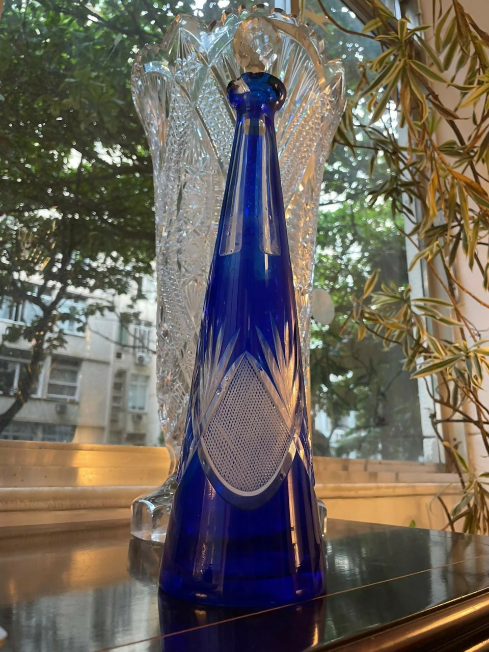 Grande licoreira em cristal double/overlay azul cobalto lapidação estelar