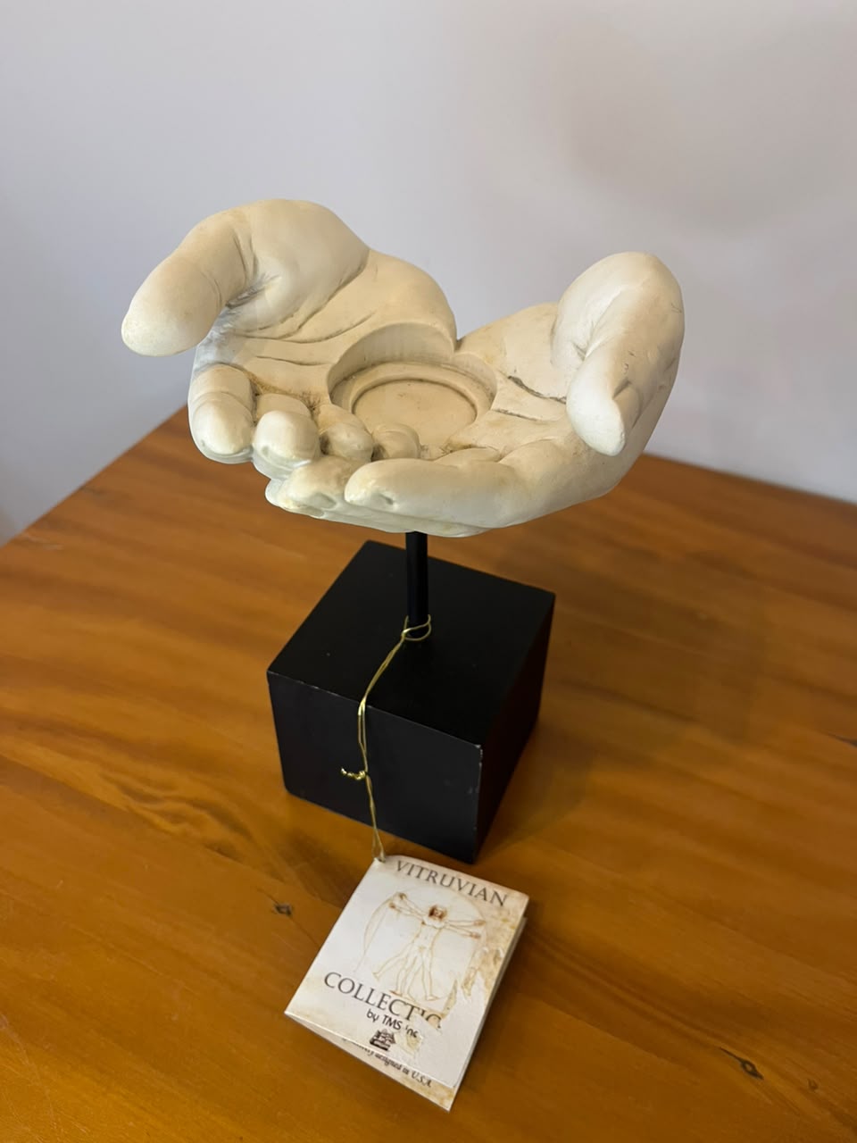 Escultura Decorativa “Mãos” — Vitruvian Collection