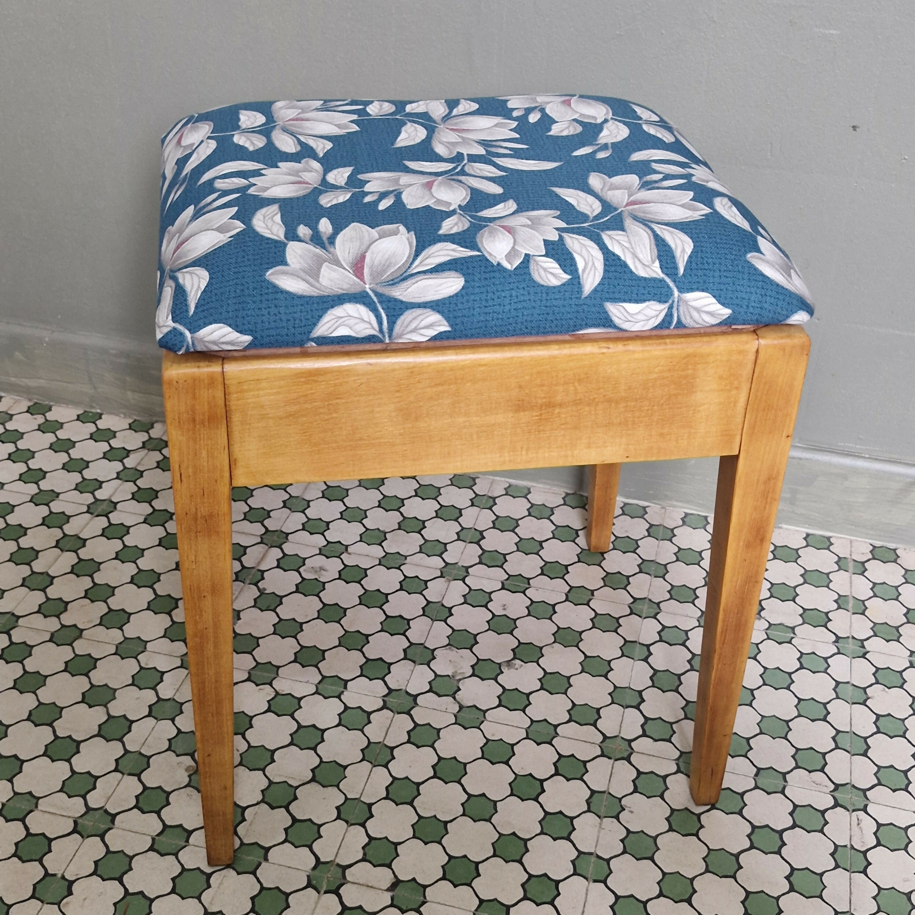 Banqueta de Costureira.