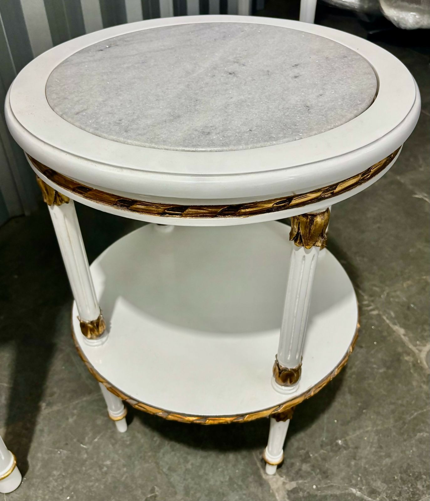 Aparador Luís Xv em Madeira Maciça com Laca Branca com Apliques Folheados a Ouro