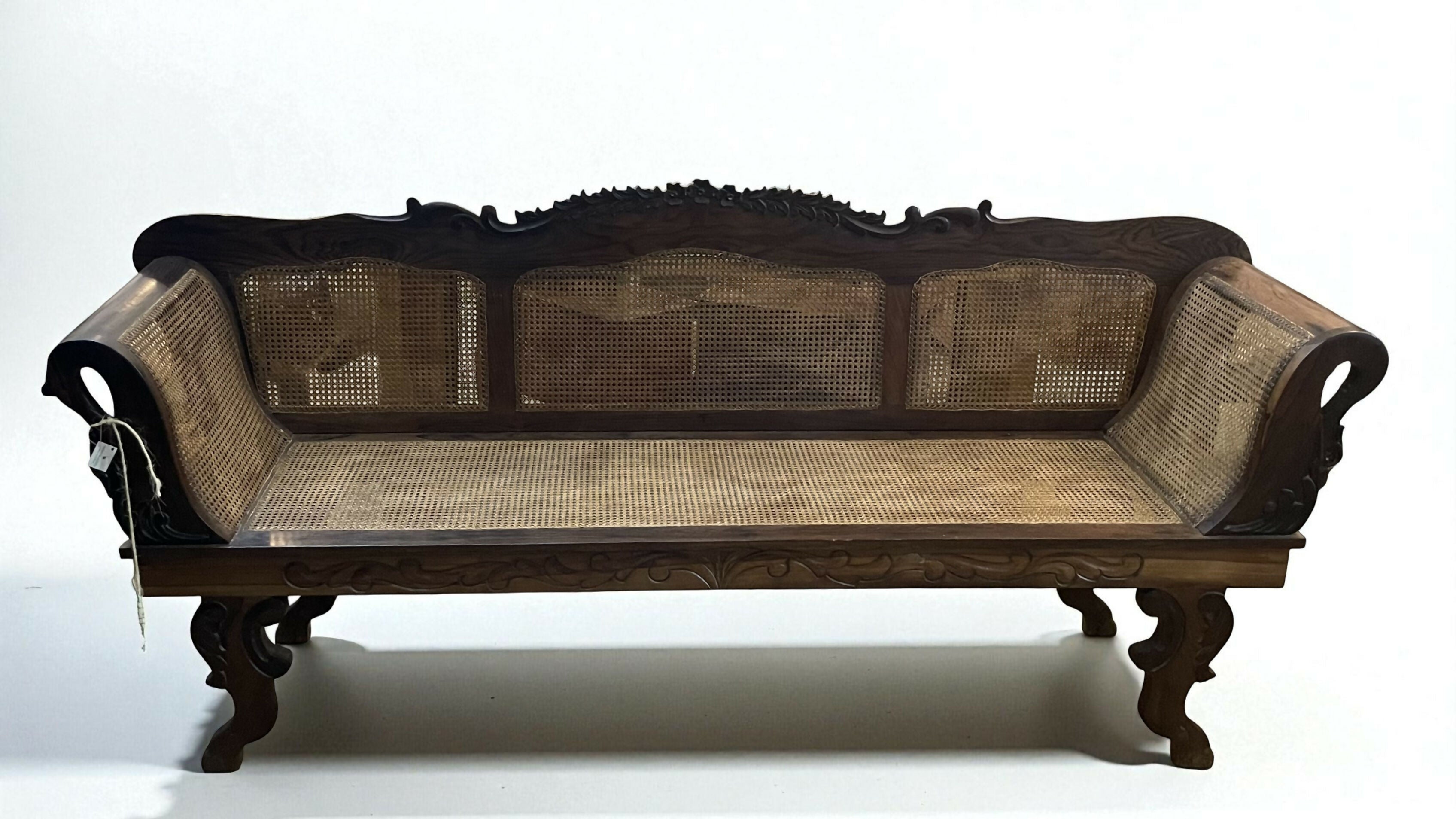 MARQUESA ANTIGA EM MADEIRA NOBRE