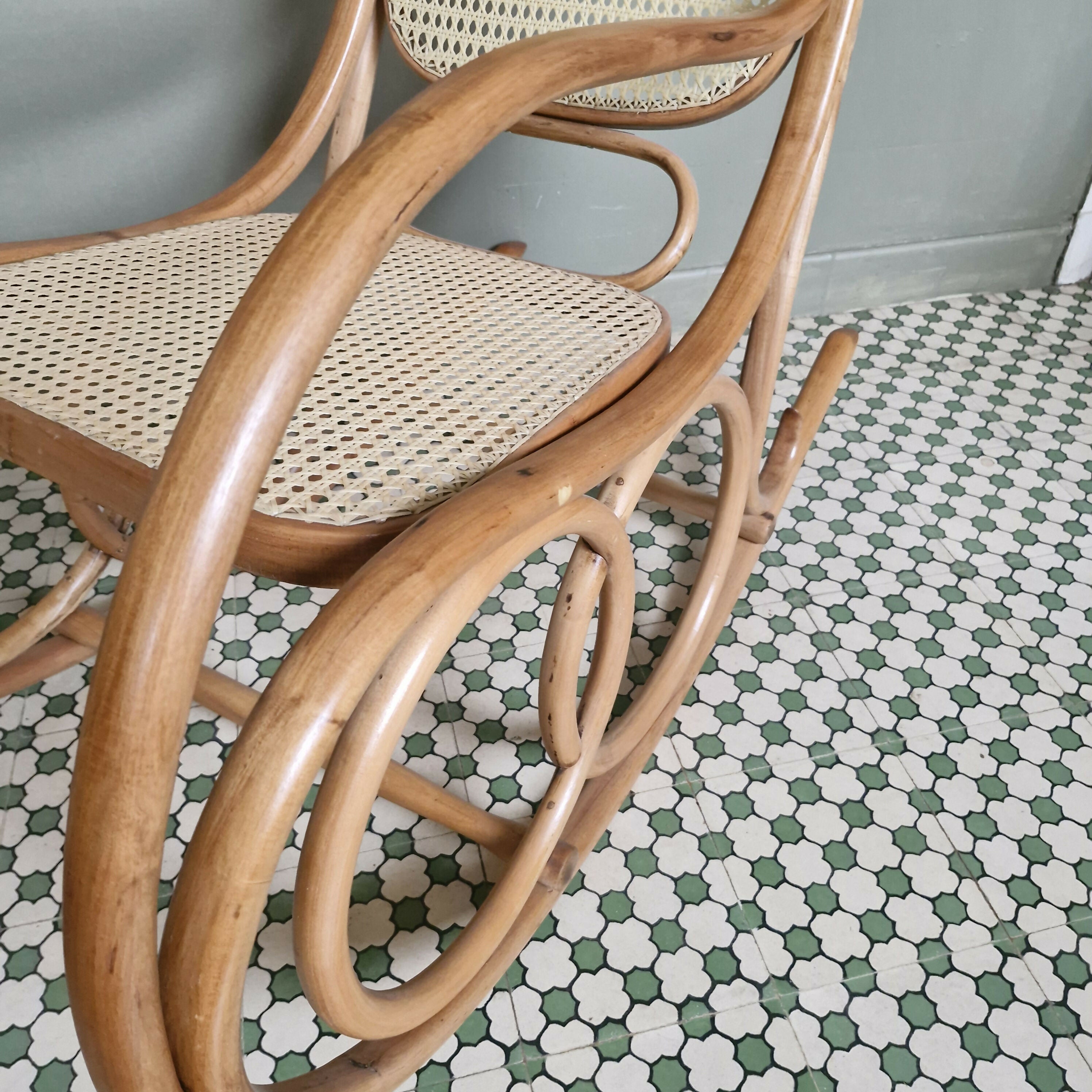 Cadeira de Balanço Thonart com palhinha (restaurada)