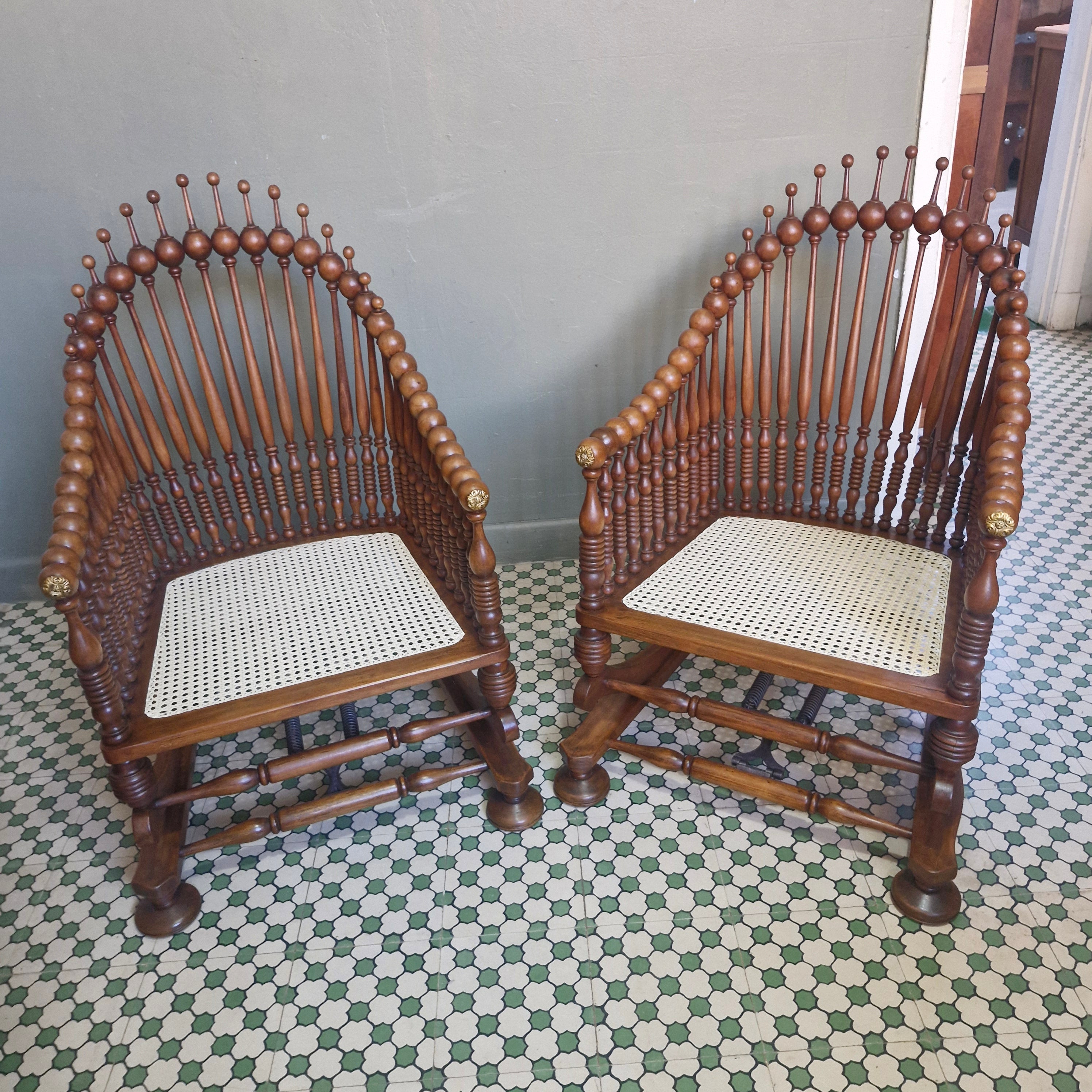 Par de Cadeiras de Balanço com palhinha 
