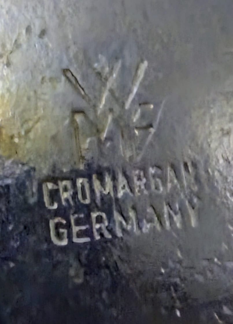Par de porta ovos em Cromargan, WMF, em formato de galinha.  Um barato! Impecáveis.