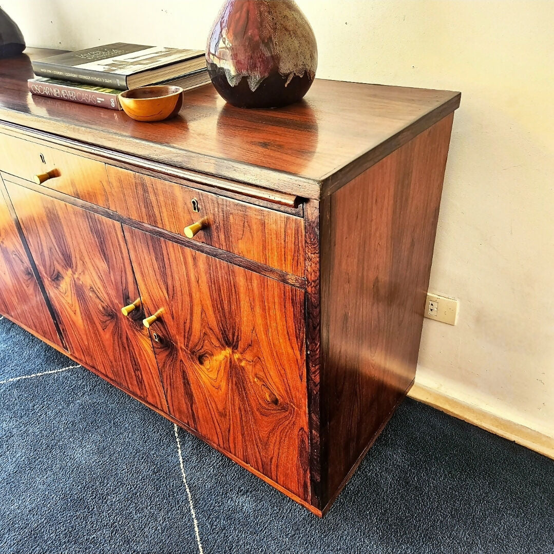 BUFFET ANOS 60 EM JACARANDÁ