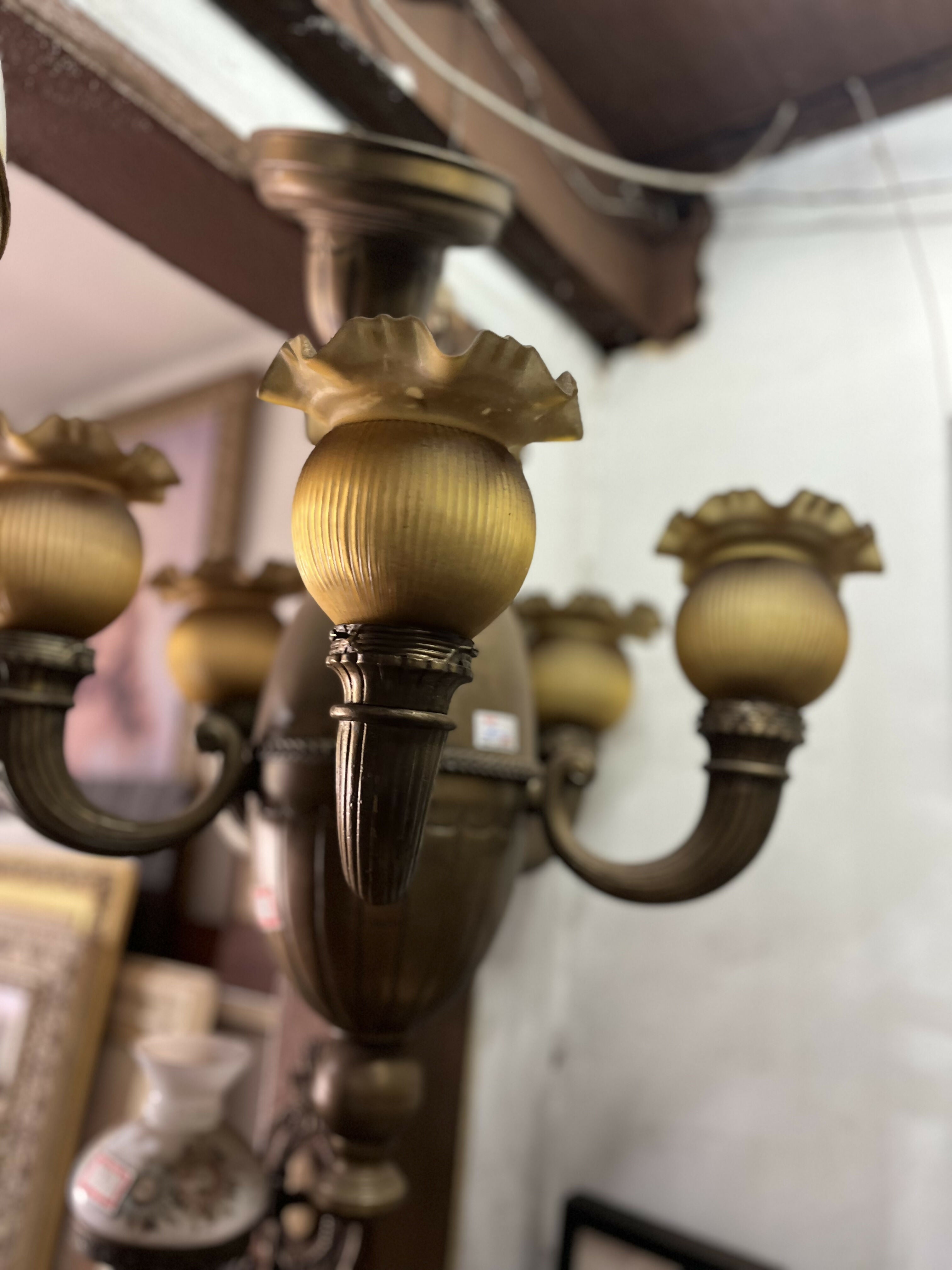 Lustre bronze 1930 cúpulas tulipas cor âmbar peça rara