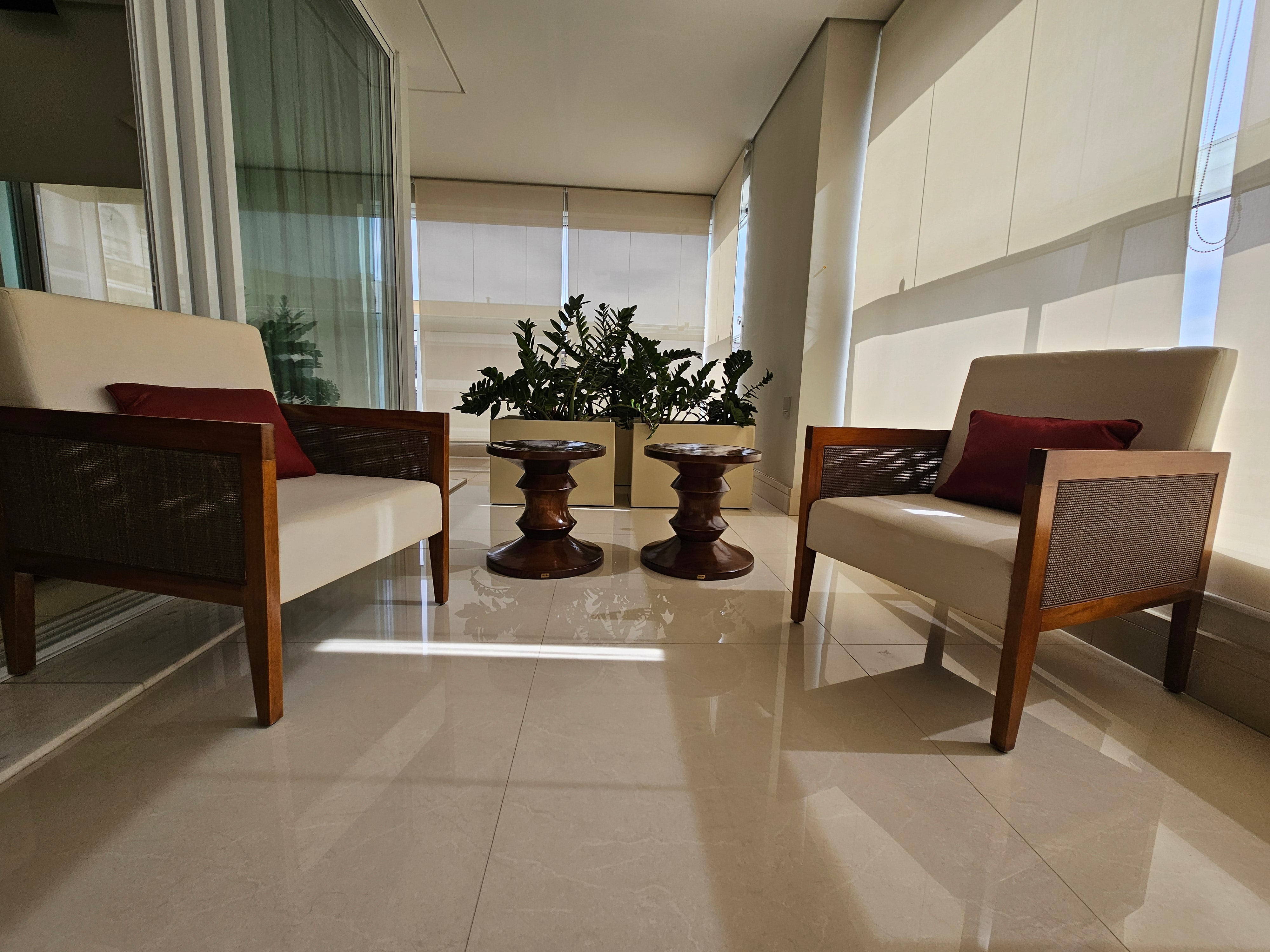 Mesa lateral / Banco redondo da Sierra Móveis em maciça (valor unitário) 