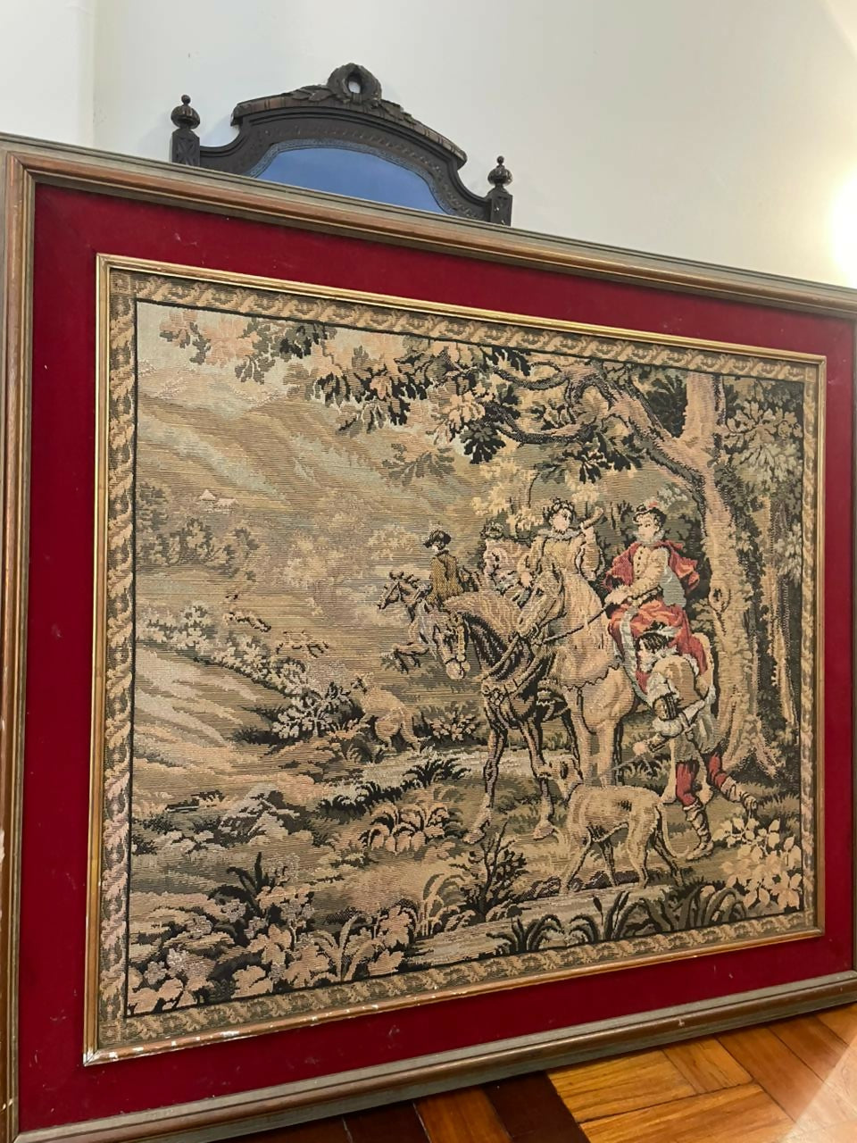 Quadro Tapeçaria Gobelin Emoldurada em Madeira Maciça