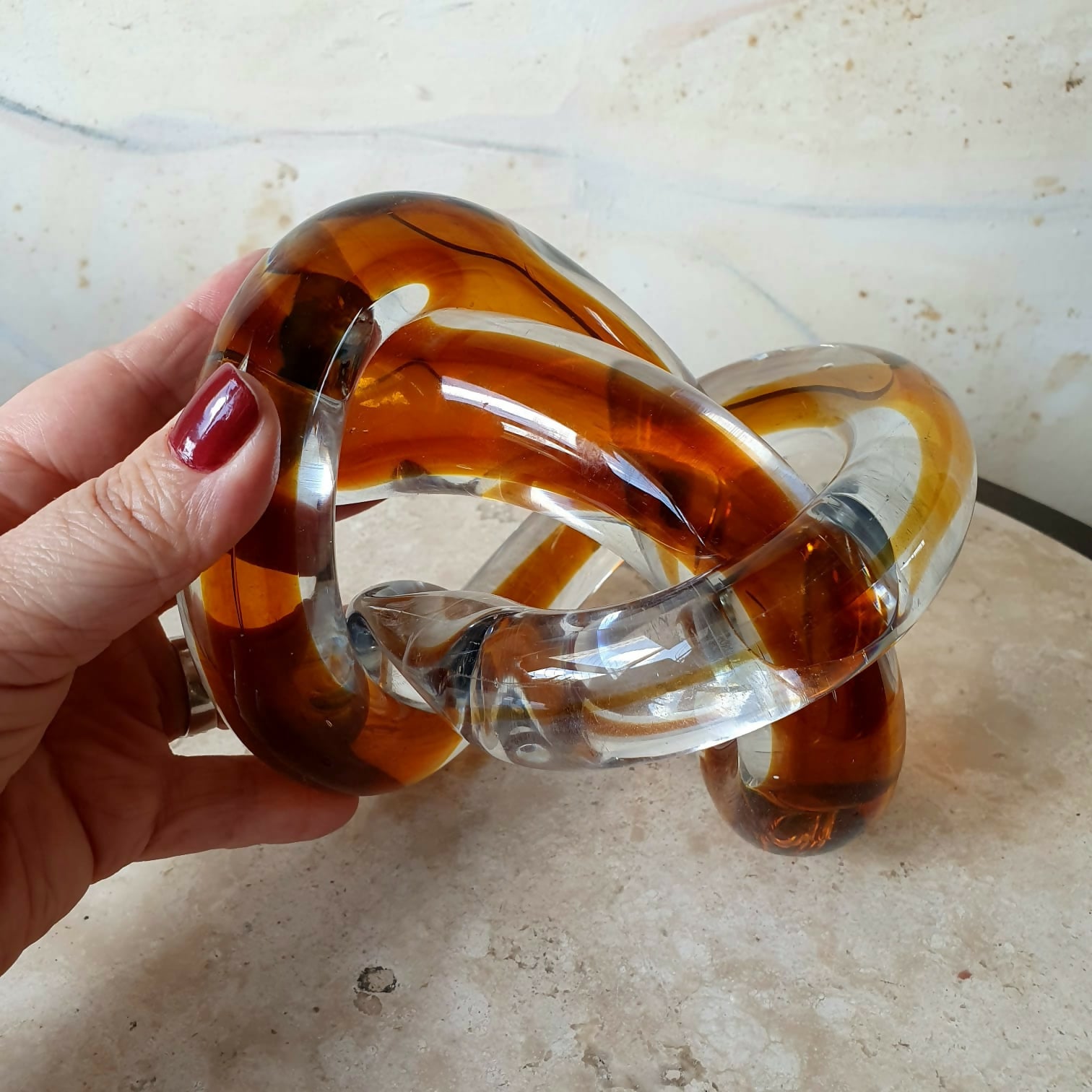 Escultura &quot;Infinito&quot; em Murano âmbar