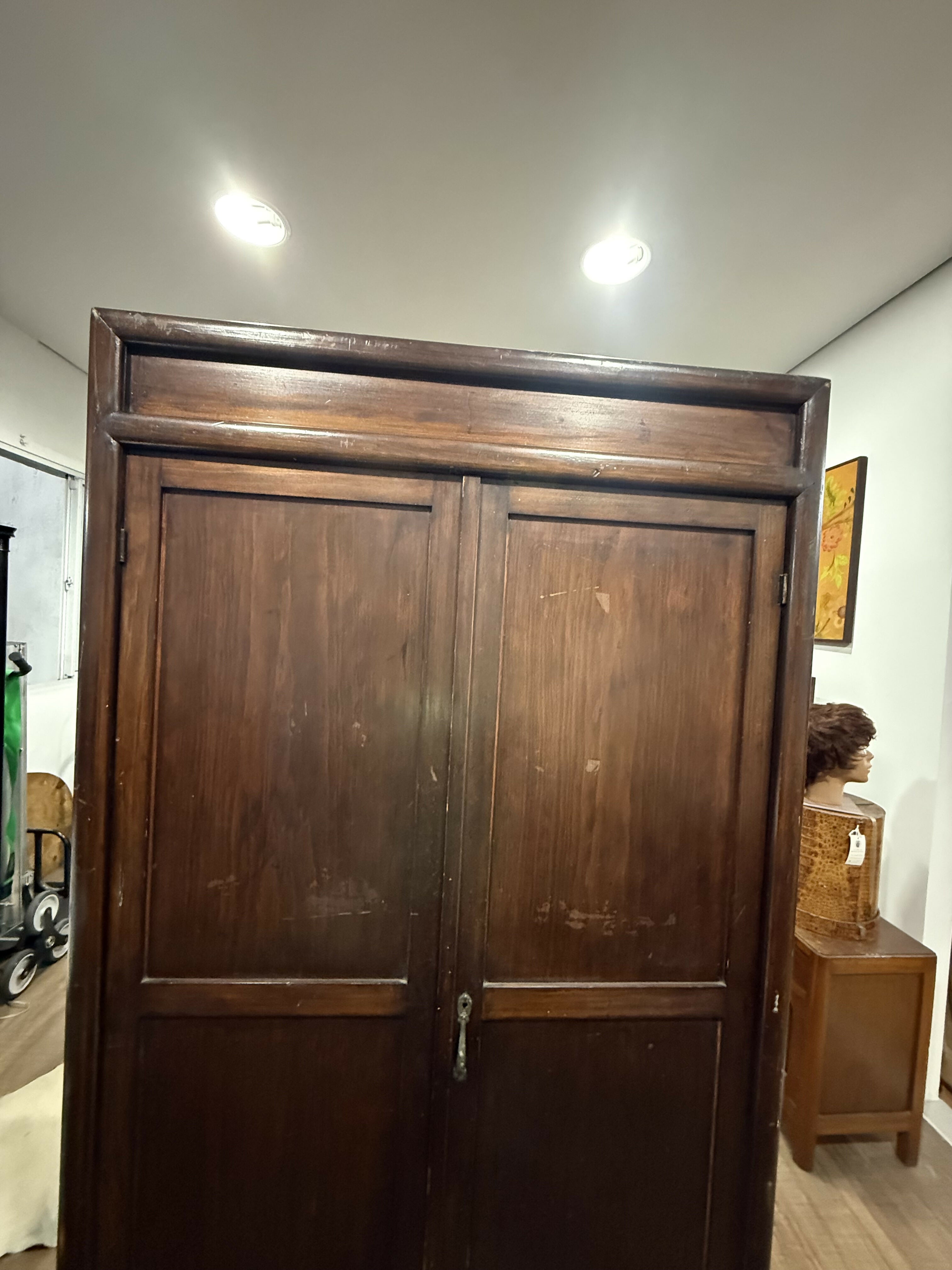 Guarda-roupa Antigo – Anos 1920/40 – Madeira Maciça