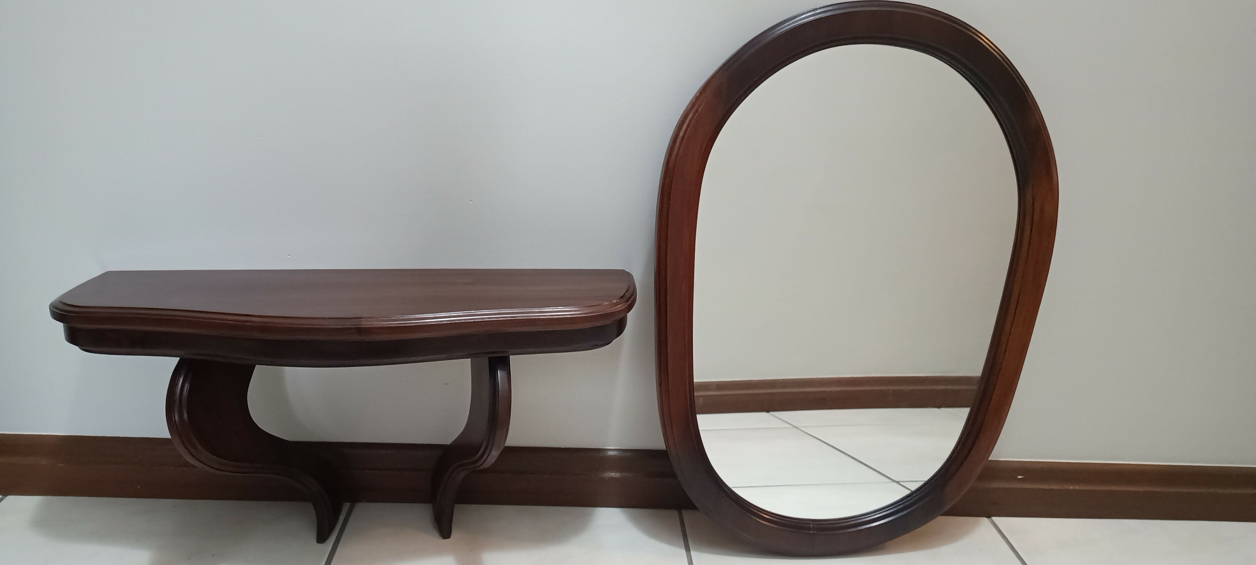 Aparador com Espelho Oval em madeira