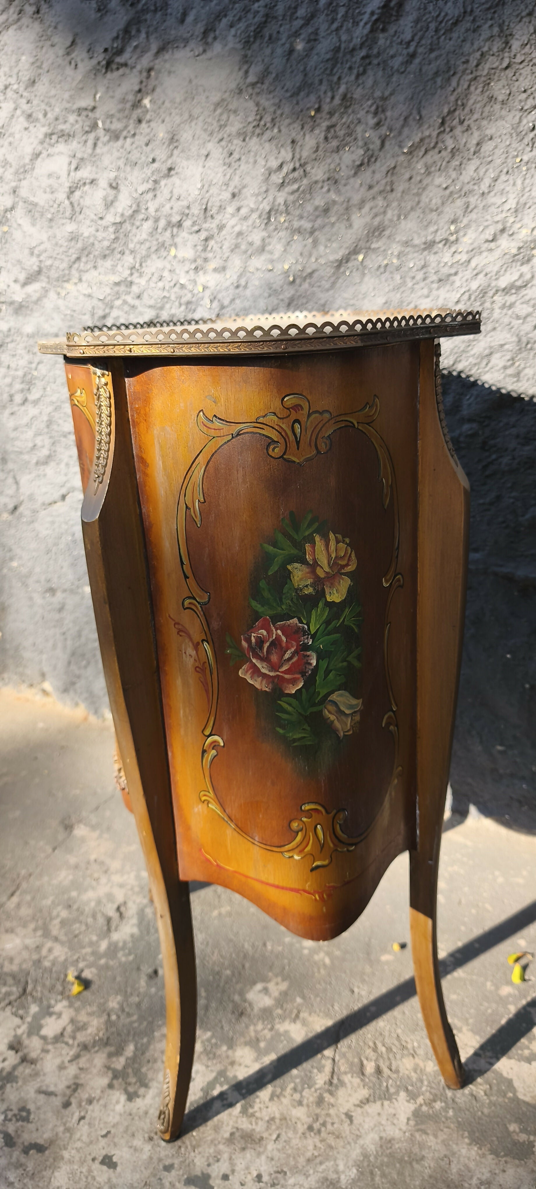 Belíssima Mesa Lateral original Francesa Século XIX, com pinturas feitas à mão
