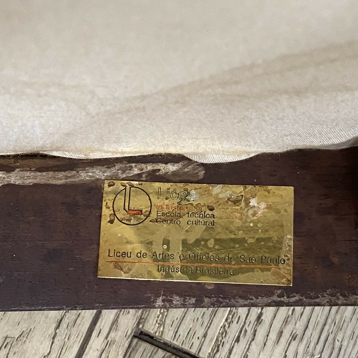 Raras e impecáveis cadeiras do LICEU de ARTES e OFÍCIO final década de 70. Seladas