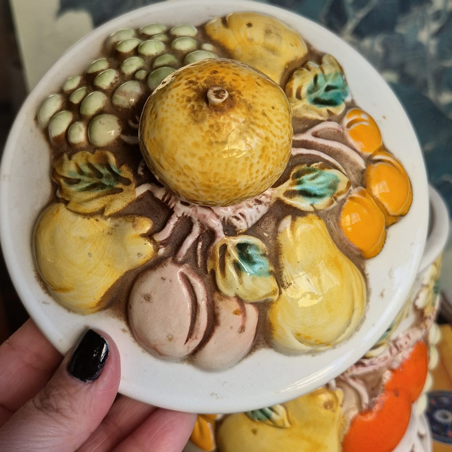 Lindíssimo conjunto de 3 potiches/ biscoiteiras/ porta mantimentos/ peças de decoração em cerâmica vintage estadounidense Lefton.   Linha Della Robbia Mult-Fruit foi produzida pintada à mão  nos anos 60/70 no Japão.