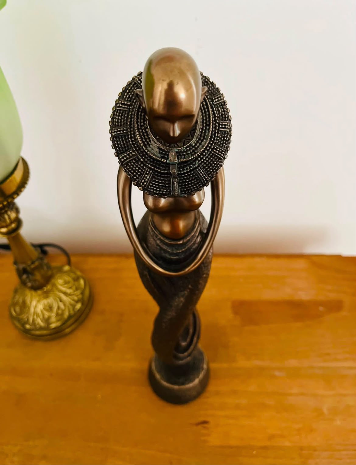 Escultura Decorativa “Woman Standing” - Cold-Cast Bronze