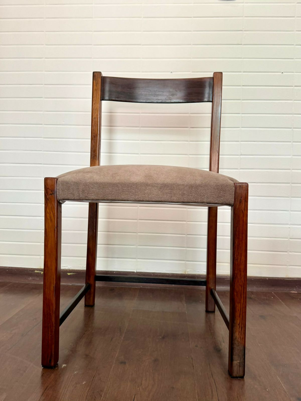 Par de Cadeiras Ernesto Hauner para Mobilínea em jacarandá maciço